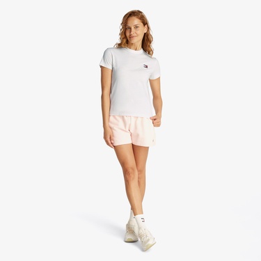  Tommy Jeans Reg Badge Kadın Beyaz T-Shirt