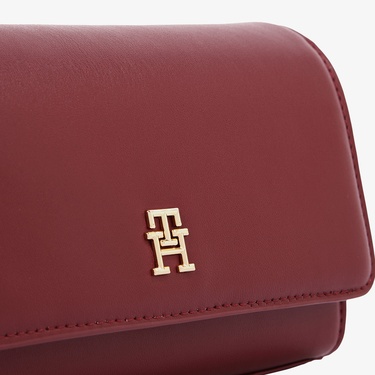  Tommy Hilfiger Eternity Chain Crossover Kadın Mor El Çantası