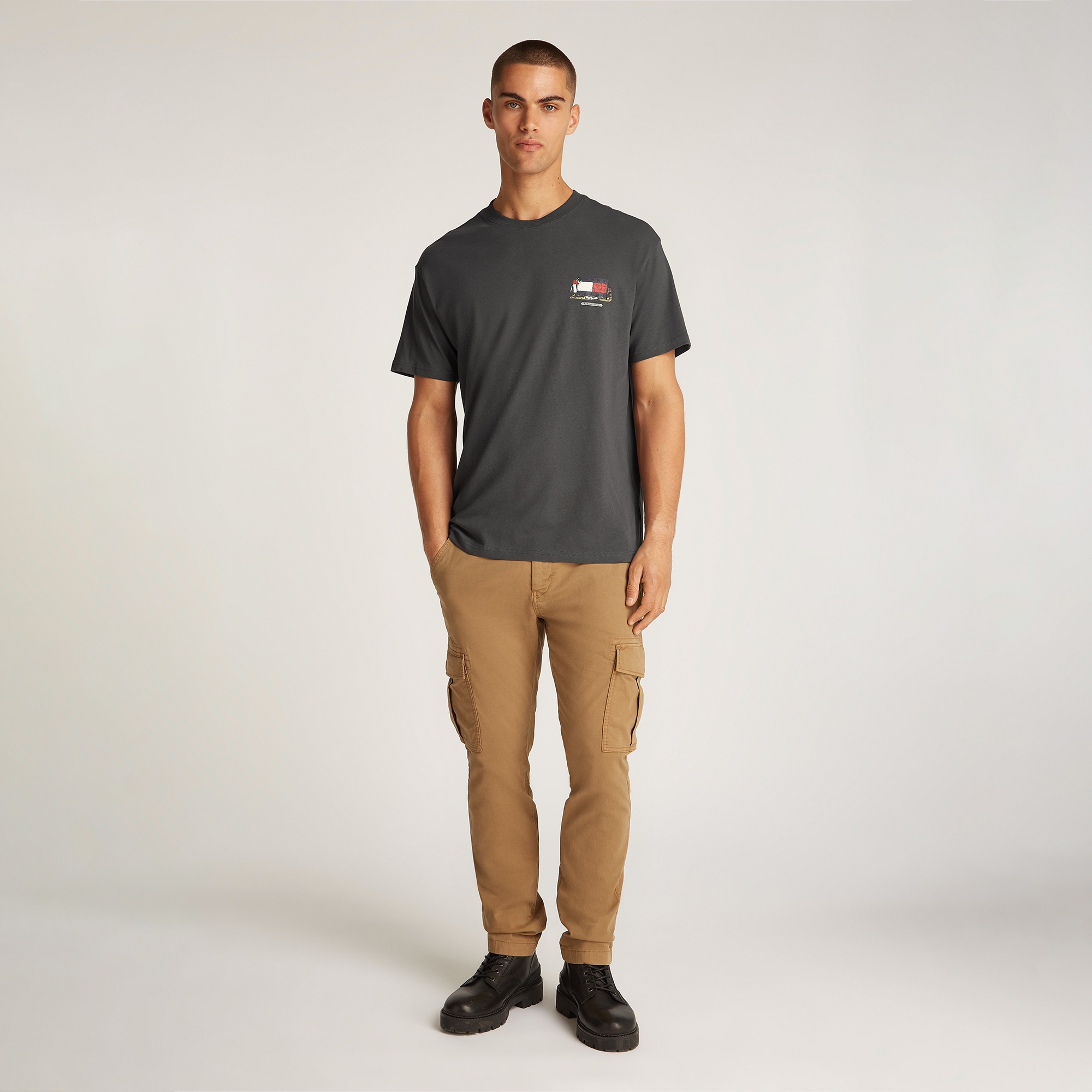 Tommy Jeans Relax Novelty Erkek Gri T-Shirt