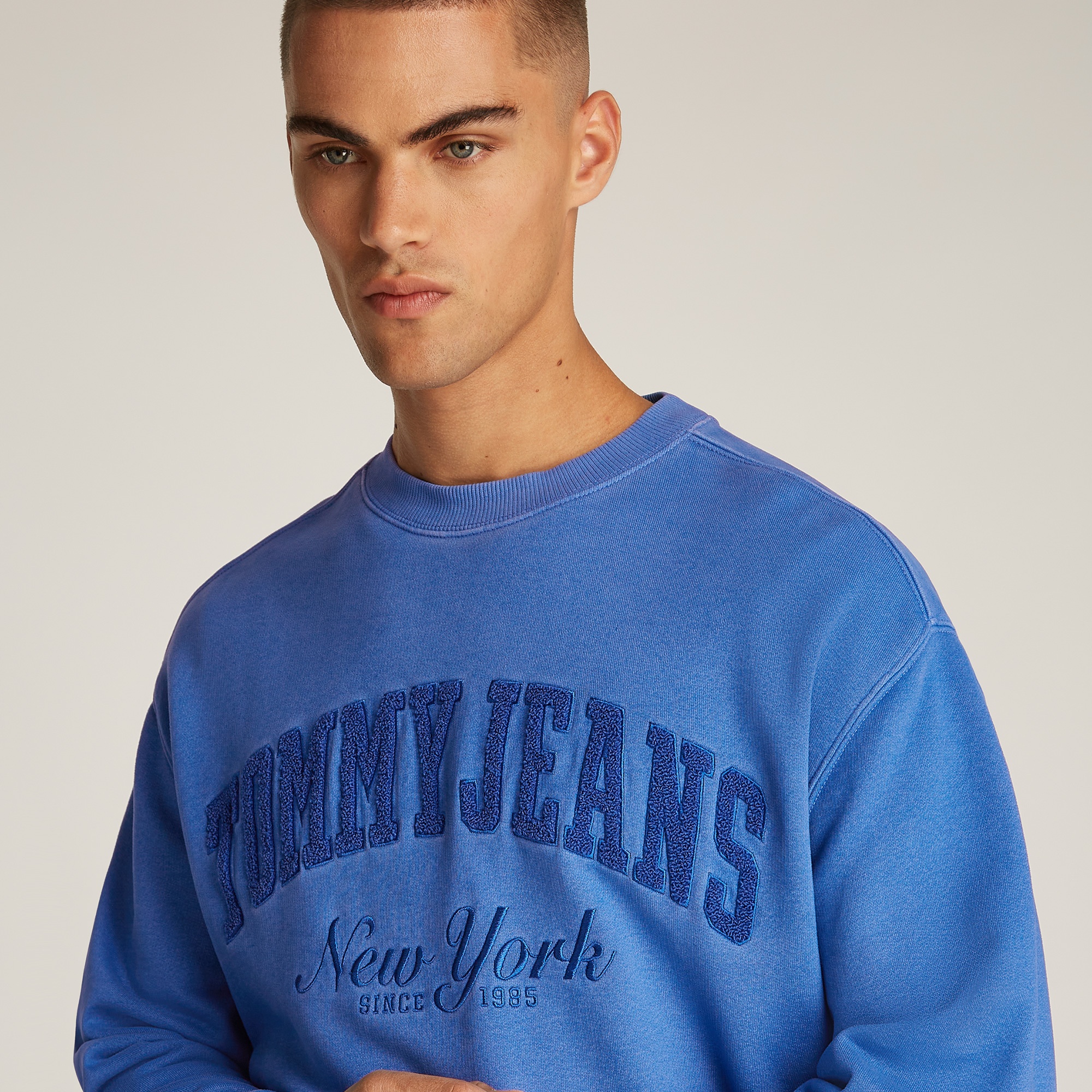 Tommy Jeans Relax Vintage Varsity Crew Erkek Mavi Sweatshirt
