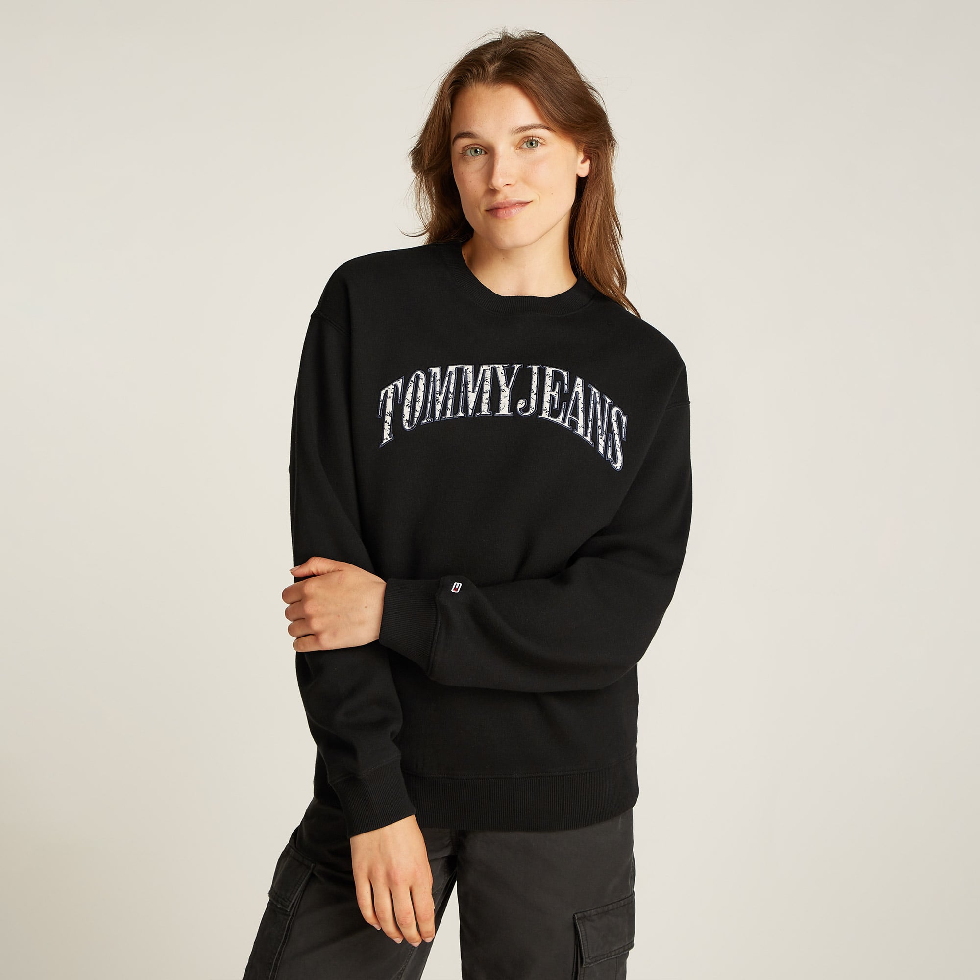  Tommy Jeans Relax Floral Varsity Crew Kadın Siyah Sweatshirt