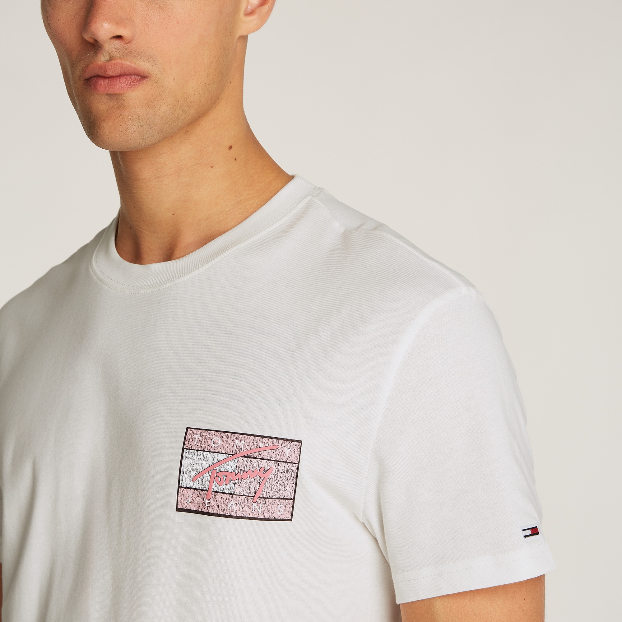 Tommy Jeans Reg Rwb Flag Ext Erkek Beyaz T-Shirt
