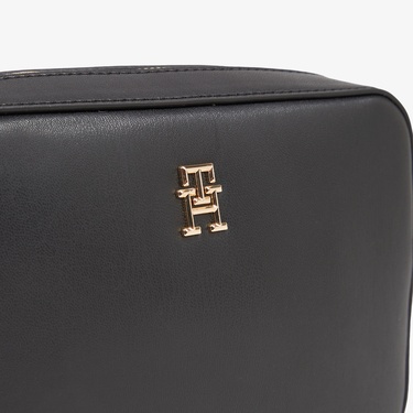  Tommy Hilfiger Distinct Kadın Siyah El Çantası