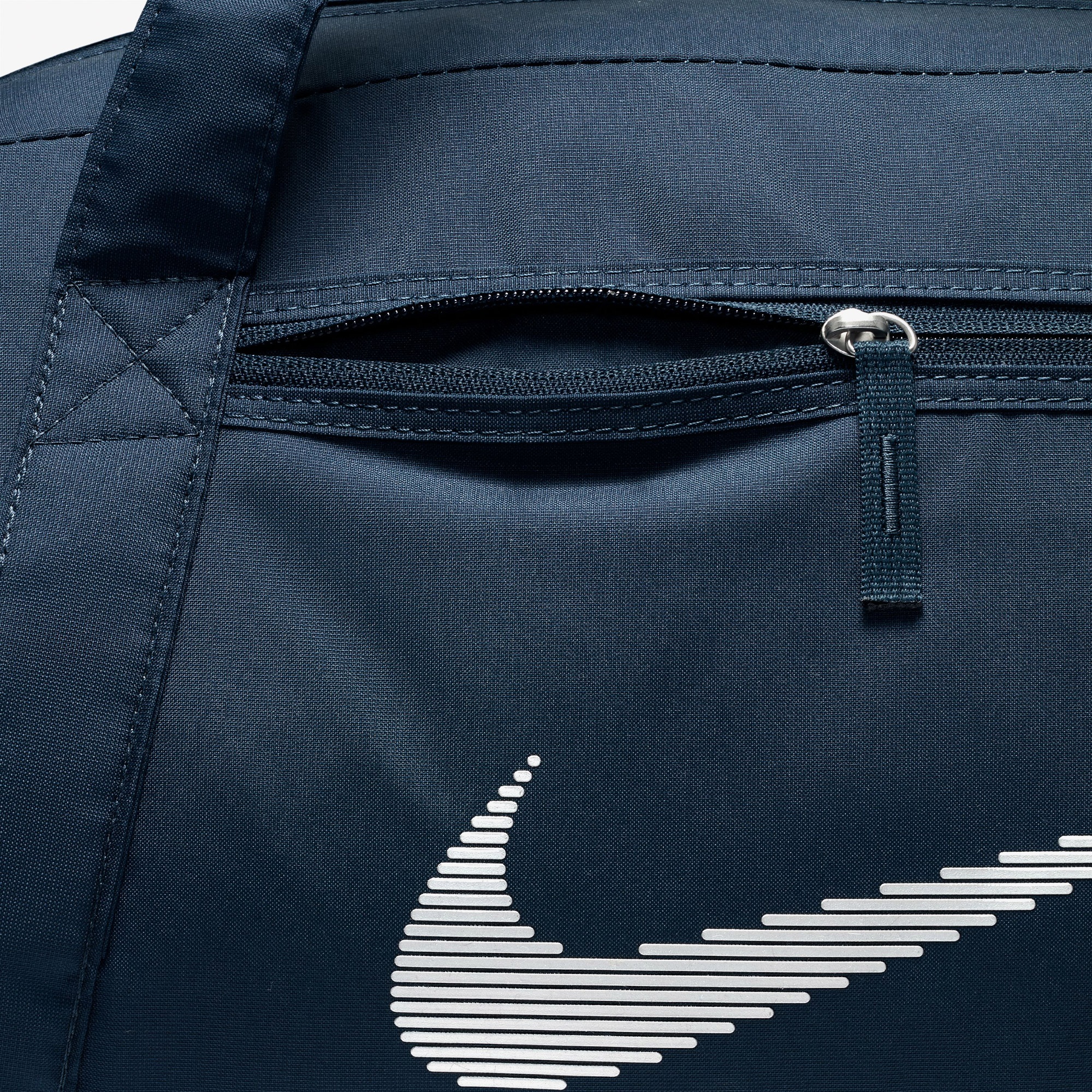 Nike Gym Club Kadın Lacivert Spor Çantası