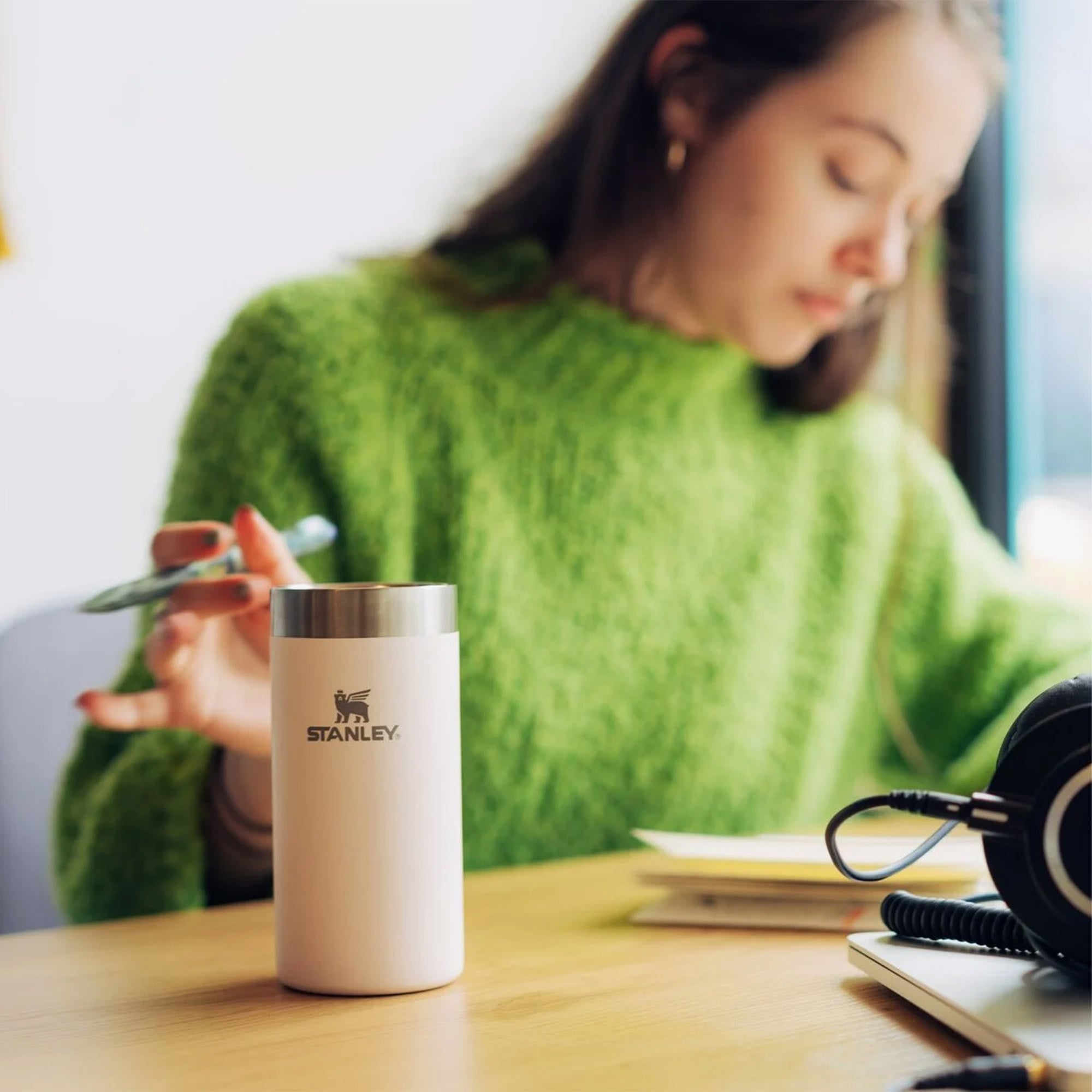 Stanley The Aerolight Transit Mug 0.35 L Pembe Termos