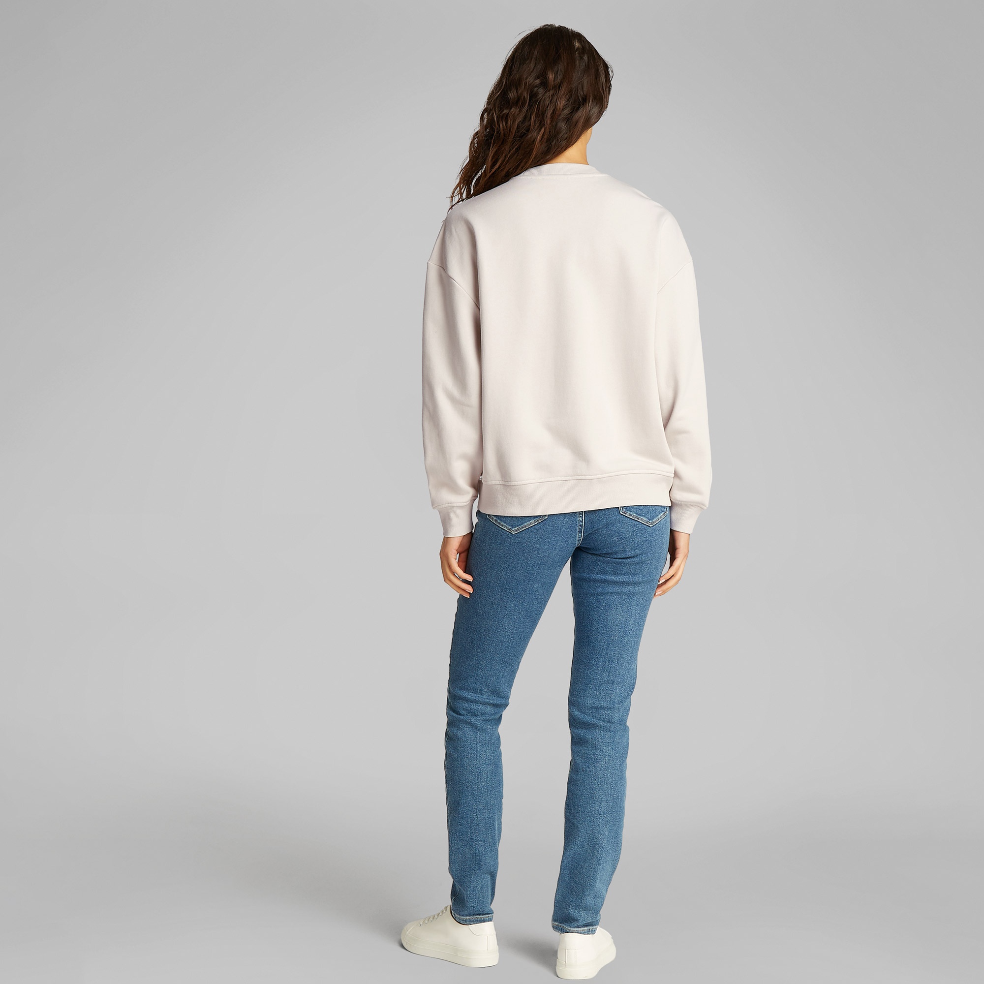 Calvin Klein Glossy Monologo Regular Crewne Kadın Bej Sweatshirt