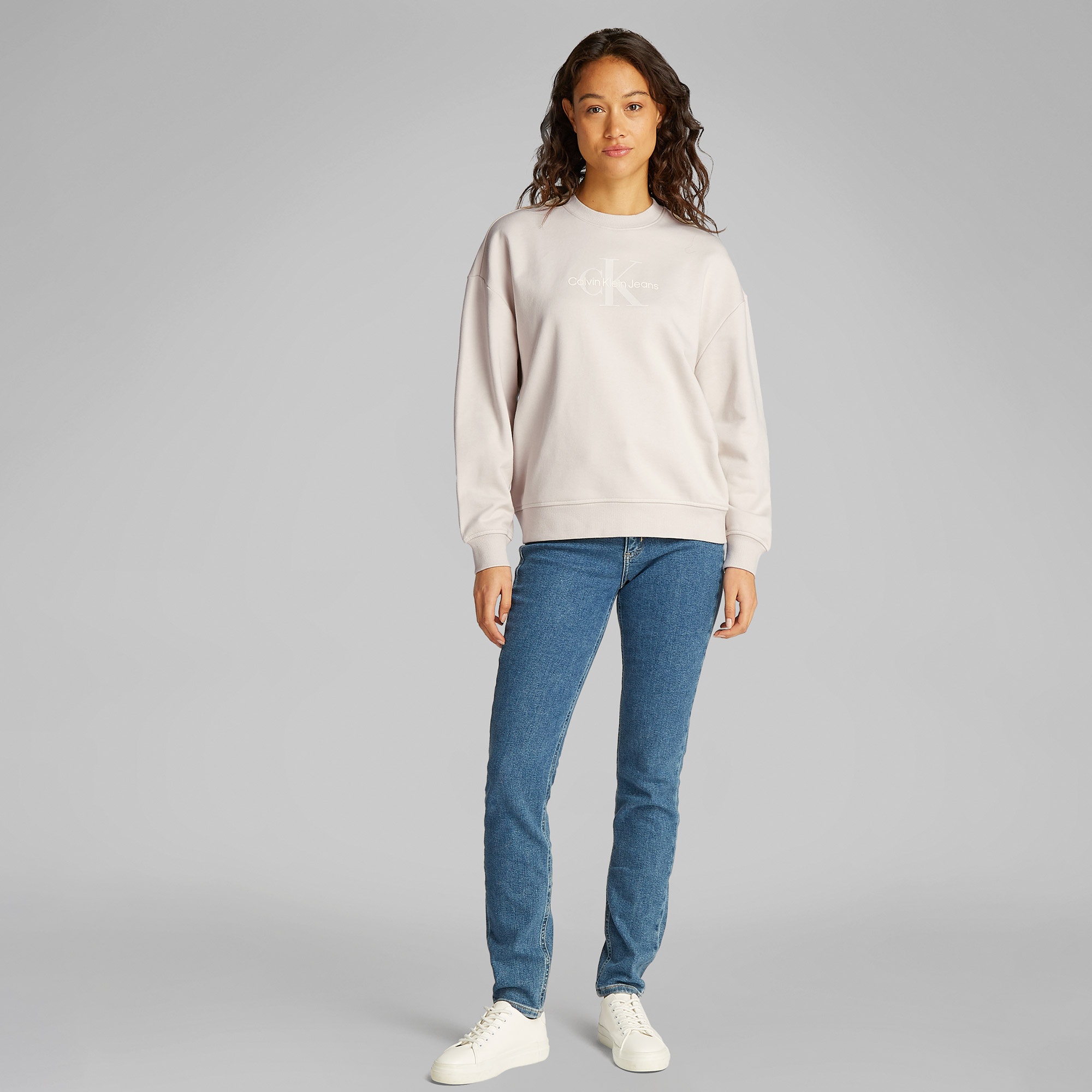 Calvin Klein Glossy Monologo Regular Crewne Kadın Bej Sweatshirt