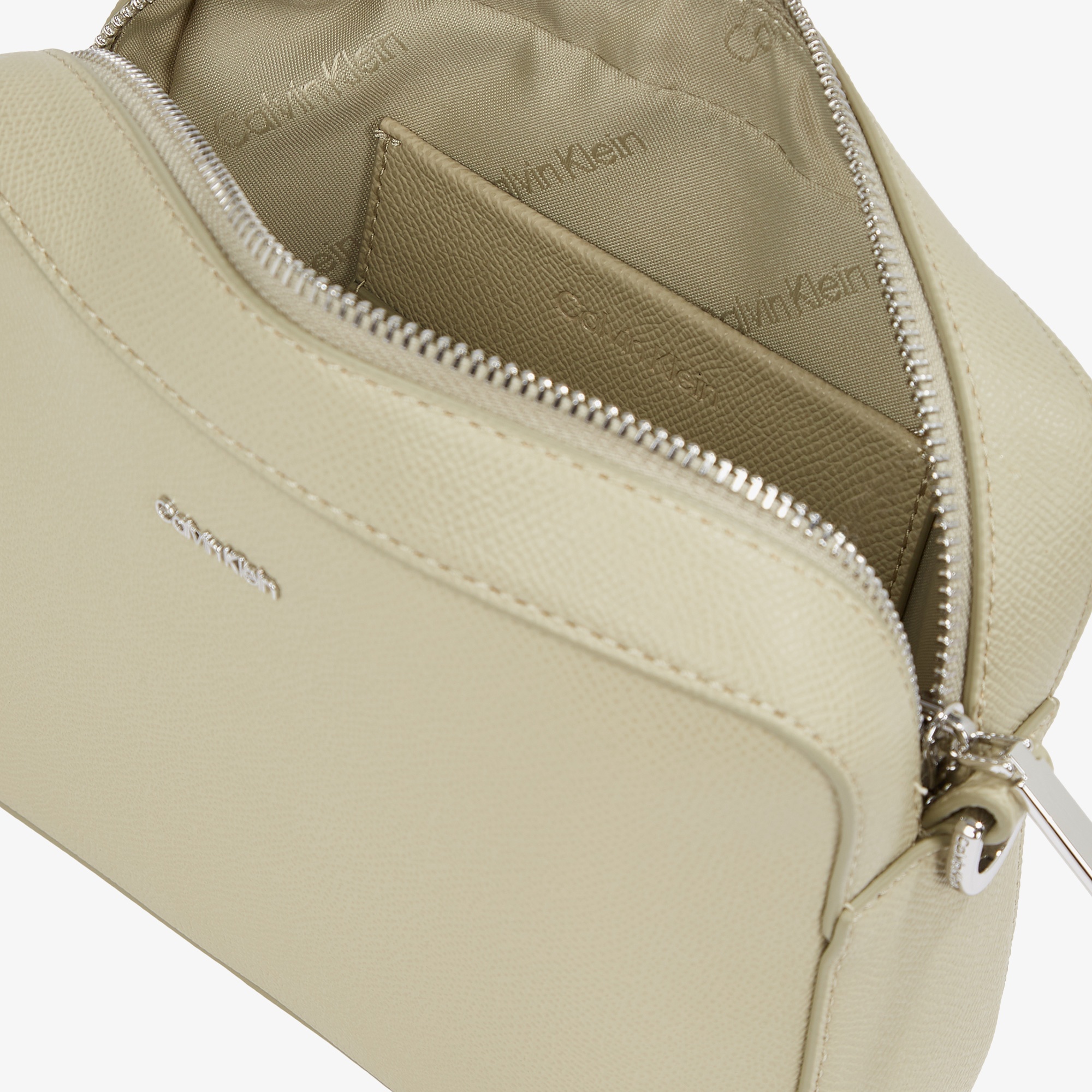 Calvin Klein Must Small Camera Caviar Kadın Yeşil El Çantası