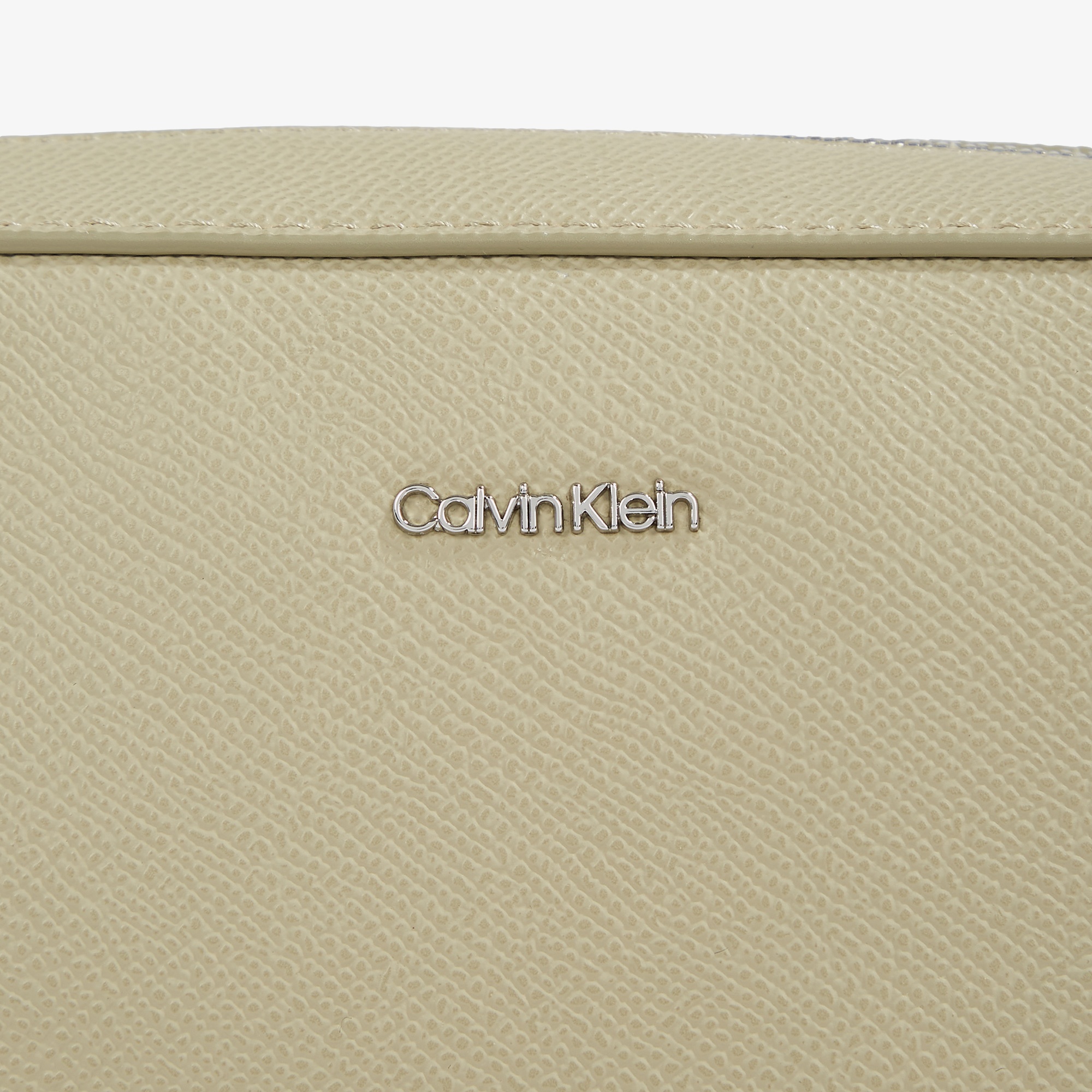 Calvin Klein Must Small Camera Caviar Kadın Yeşil El Çantası