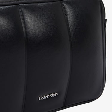  Calvin Klein Line Quilt Camera Kadın Siyah El Çantası