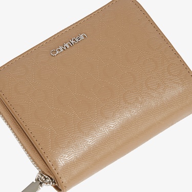  Calvin Klein Must Medium Zip Around Mono Kadın Bej Cüzdan