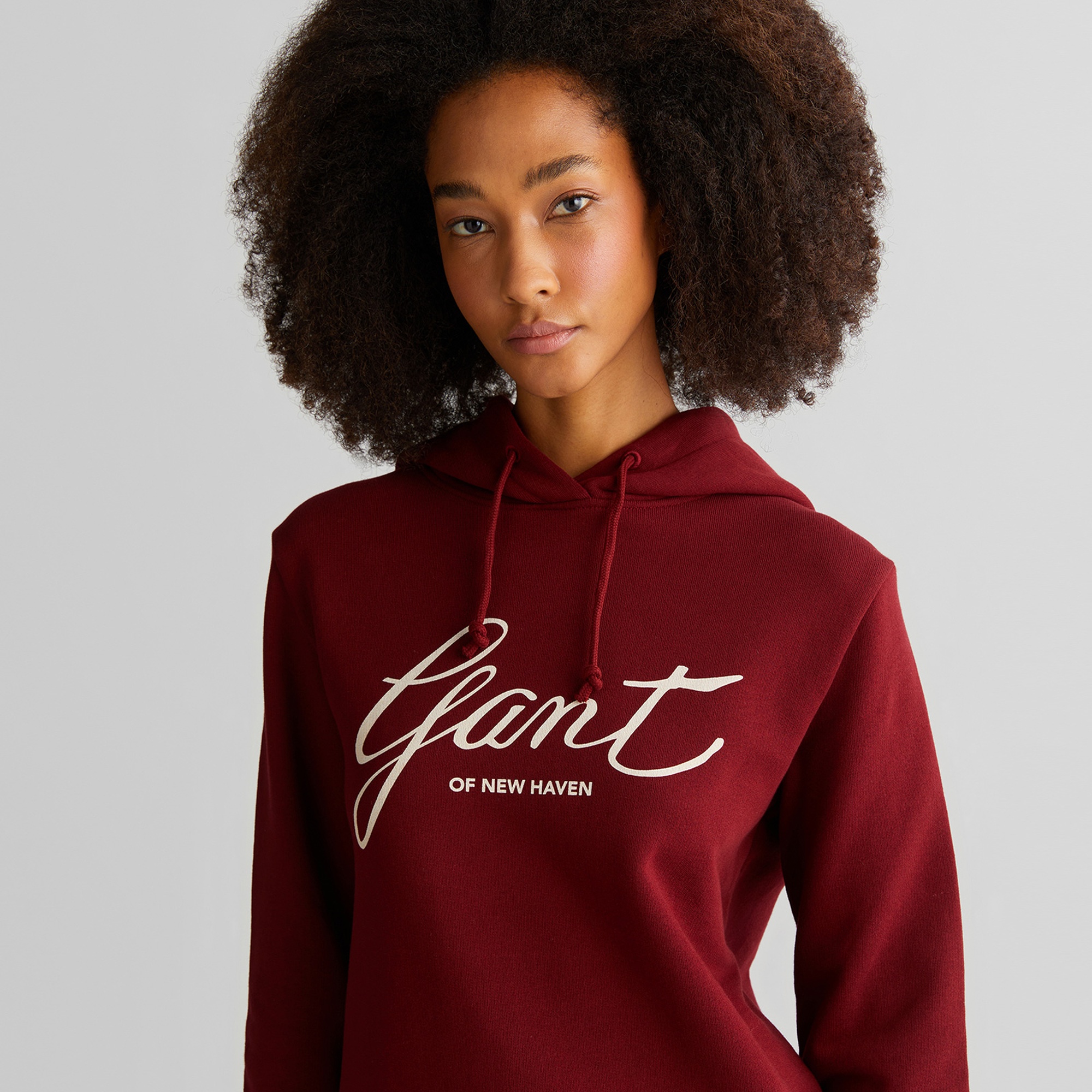 GANT Kadın Bordo Relaxed Fit Kapüşonlu Logolu Sweatshirt