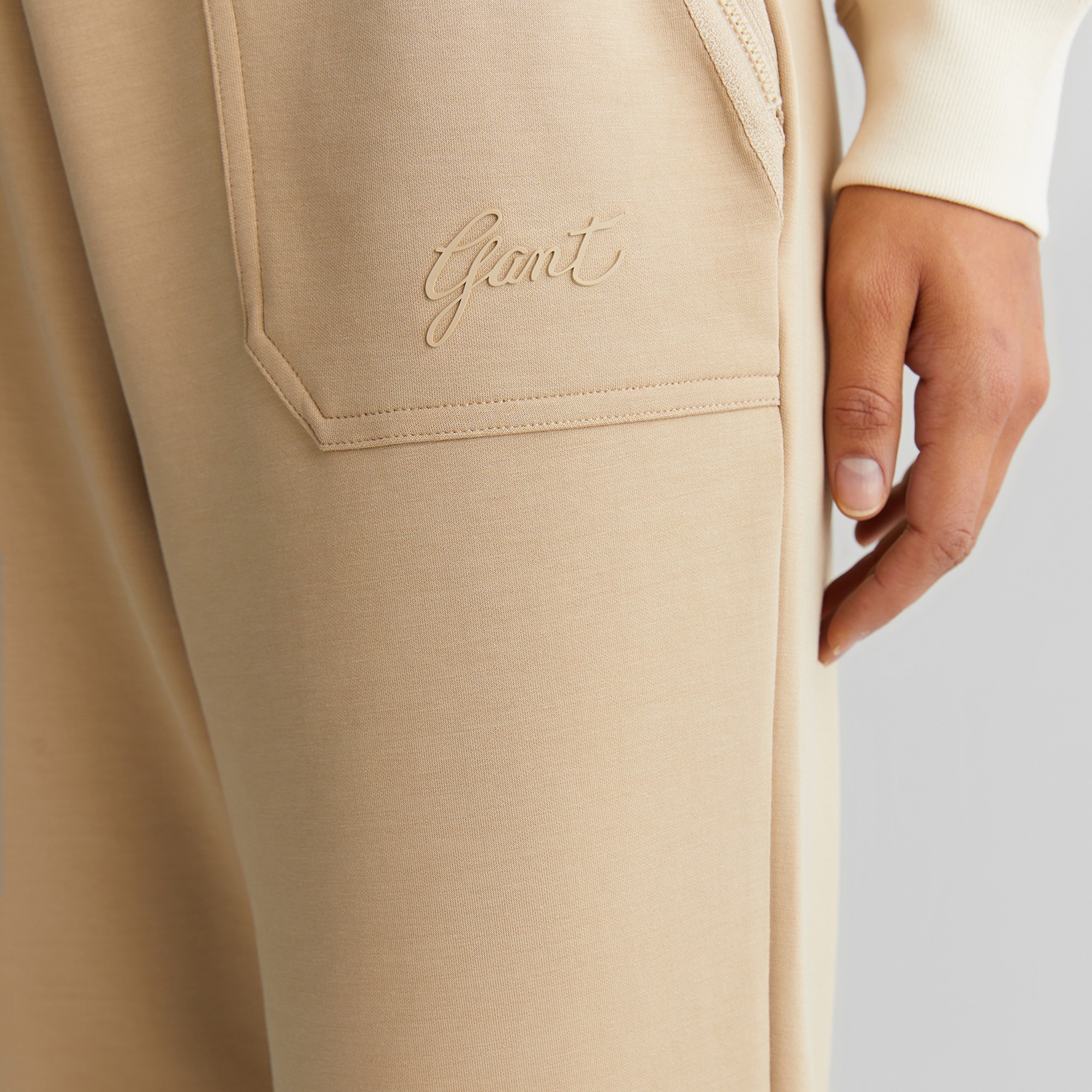 GANT Kadın Bej Regular Fit Logolu Eşofman Altı