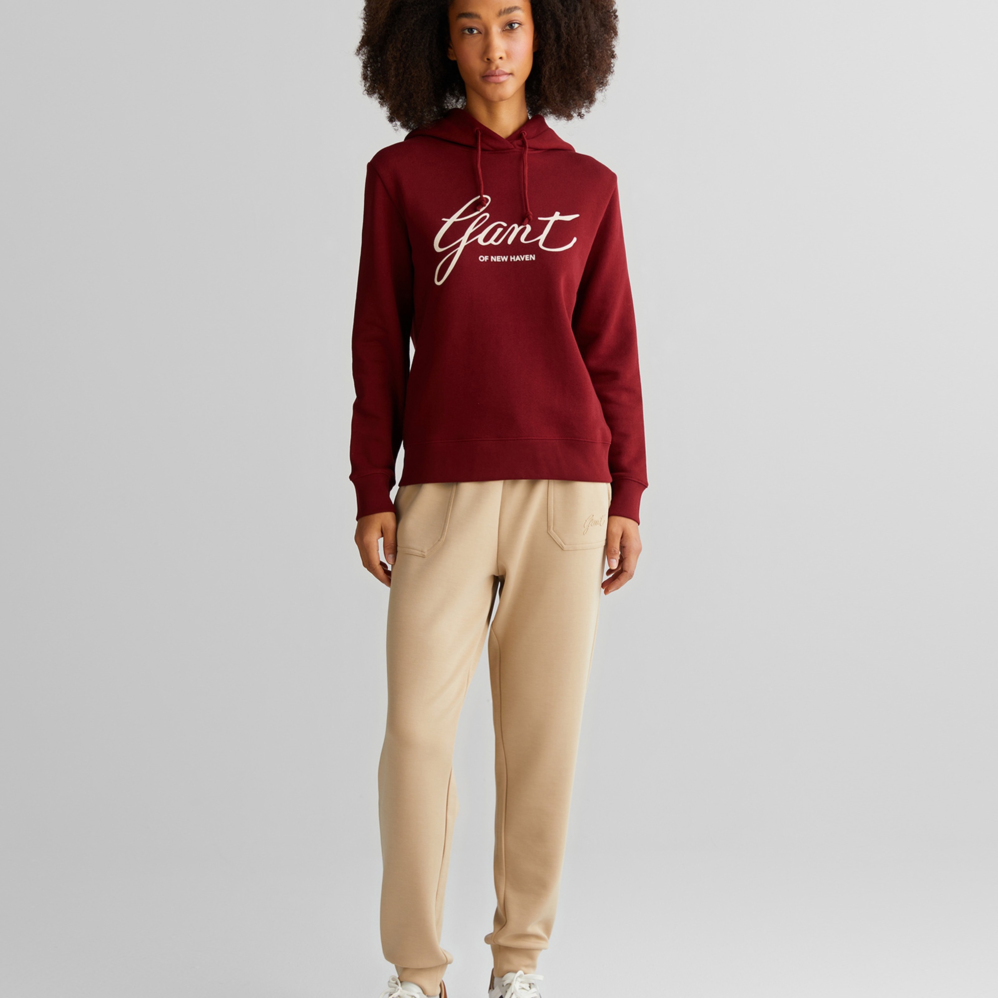 GANT Kadın Bordo Relaxed Fit Kapüşonlu Logolu Sweatshirt