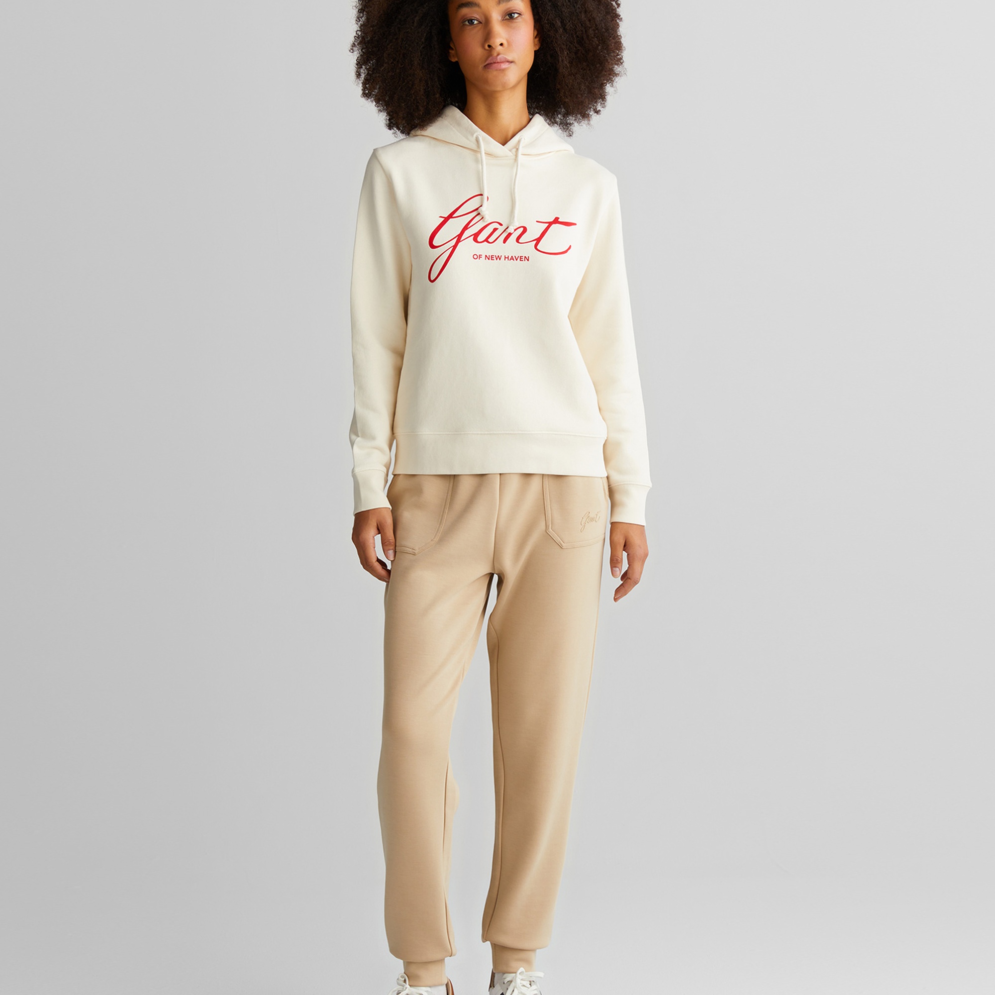 GANT Kadın Krem Relaxed Fit Kapüşonlu Logolu Sweatshirt