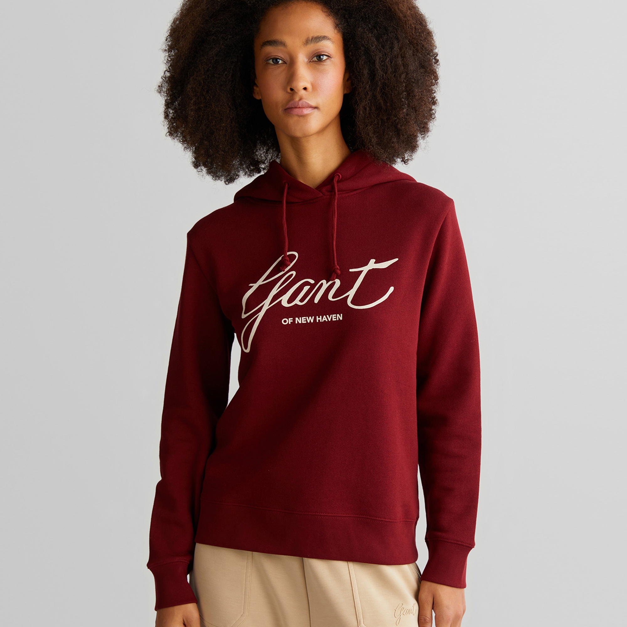 GANT Kadın Bordo Relaxed Fit Kapüşonlu Logolu Sweatshirt