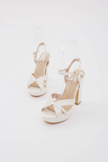  Tamer Tanca Kadın Vegan Beyaz Topuklu Ayakkabı
