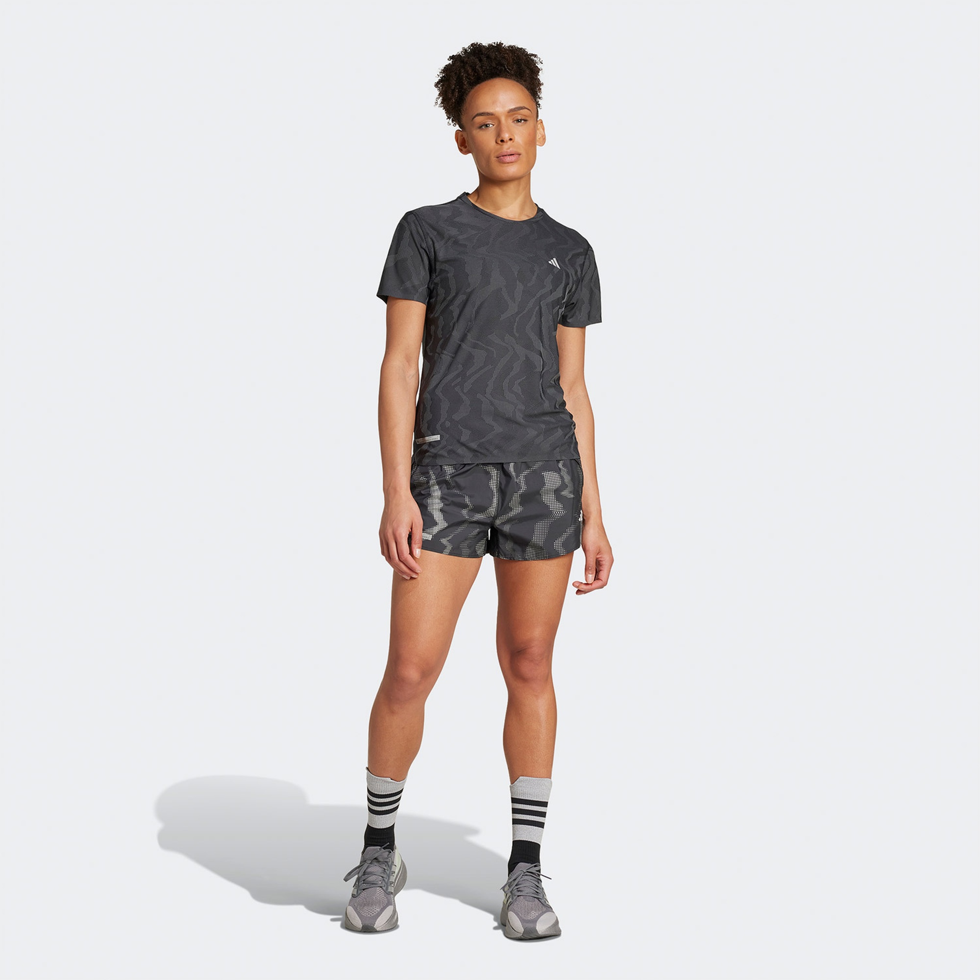 adidas Ultimate Wind Rdy Kadın Gri Koşu Şortu