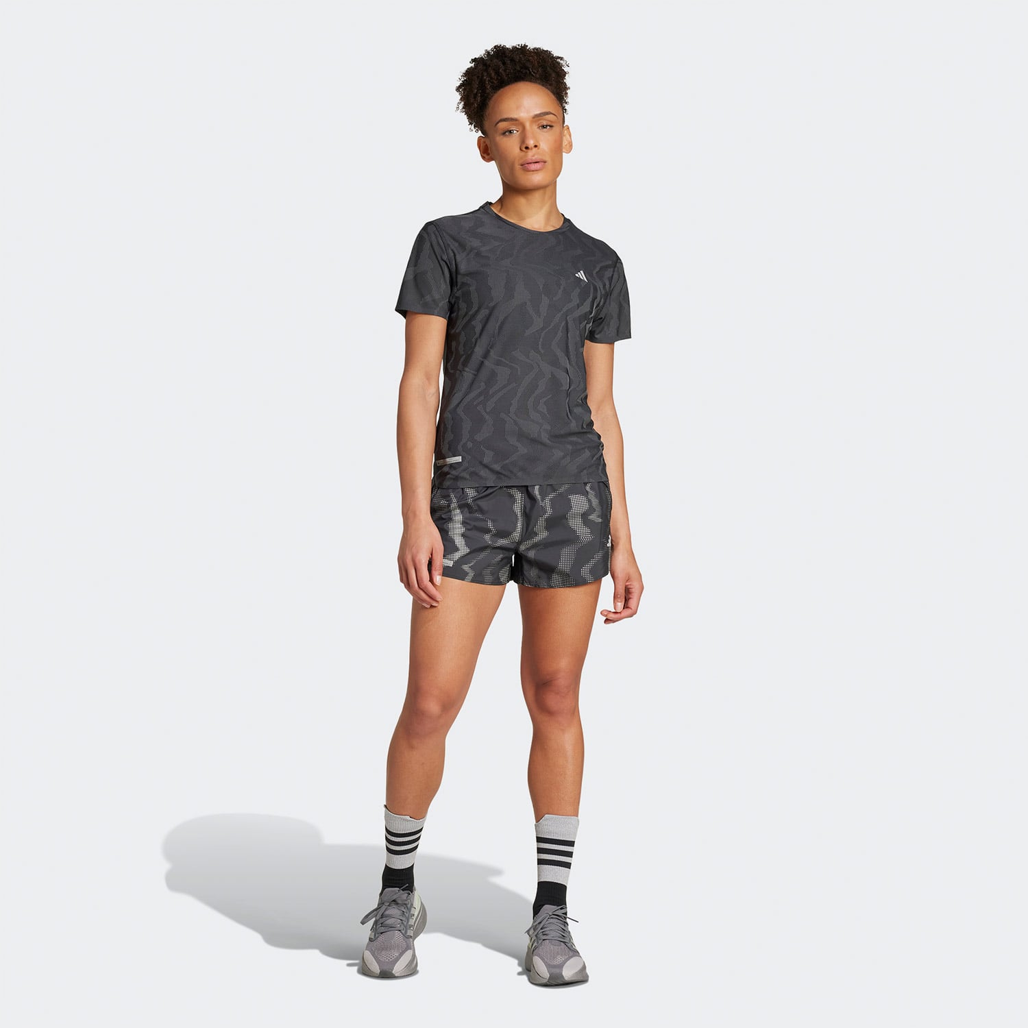  adidas Ultimate Wind Rdy Kadın Gri Koşu Şortu