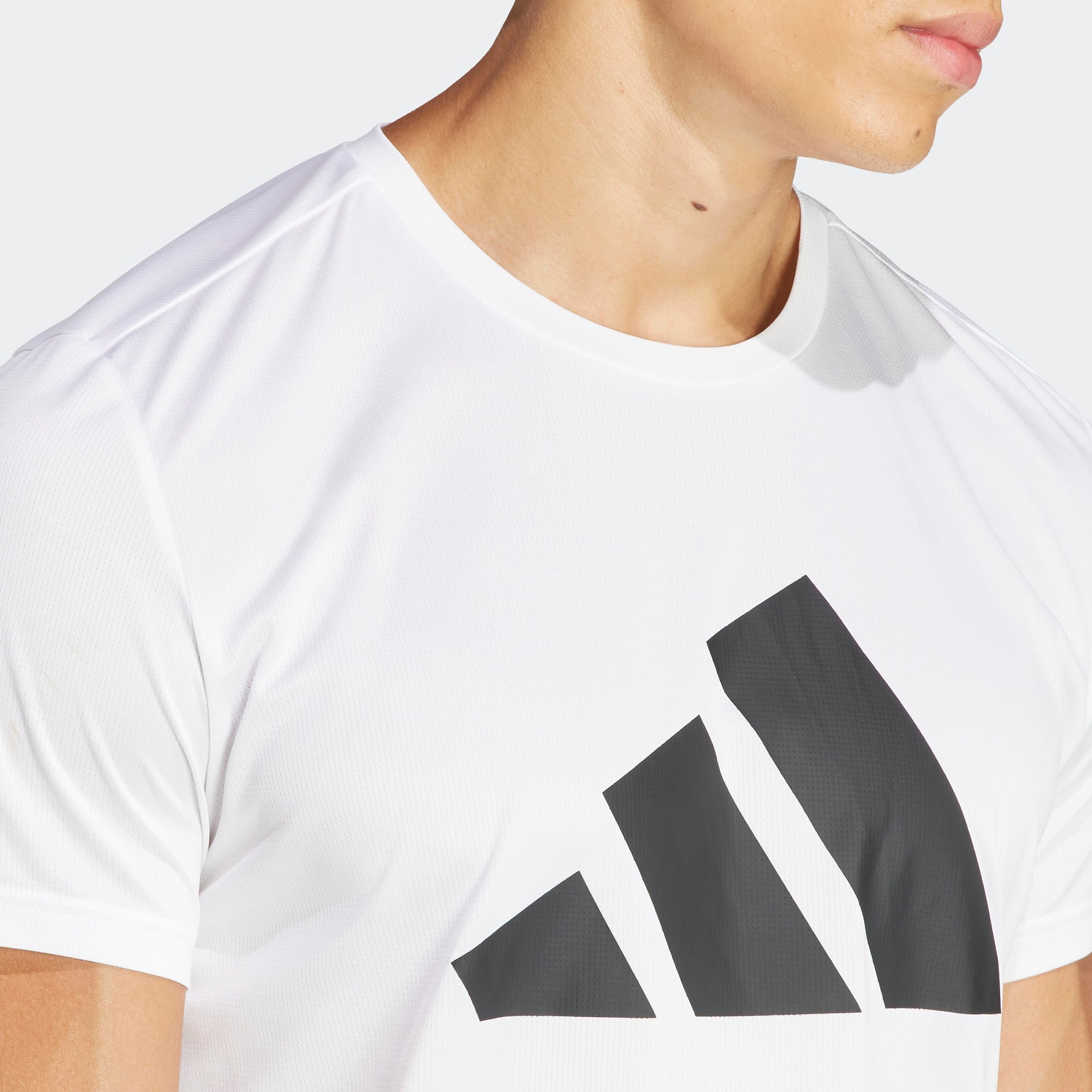 adidas Run It Erkek Beyaz Günlük T-Shirt
