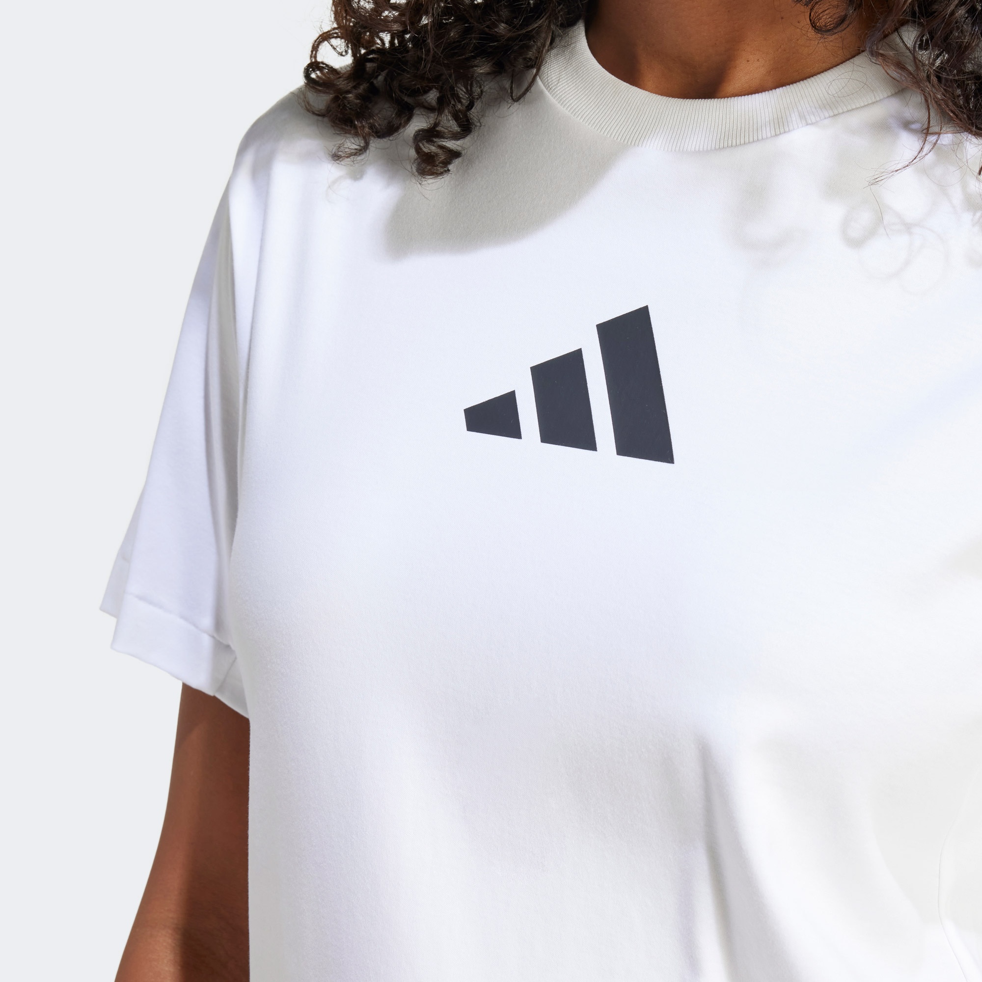 adidas Z.N.E. Kadın Beyaz Günlük T-Shirt