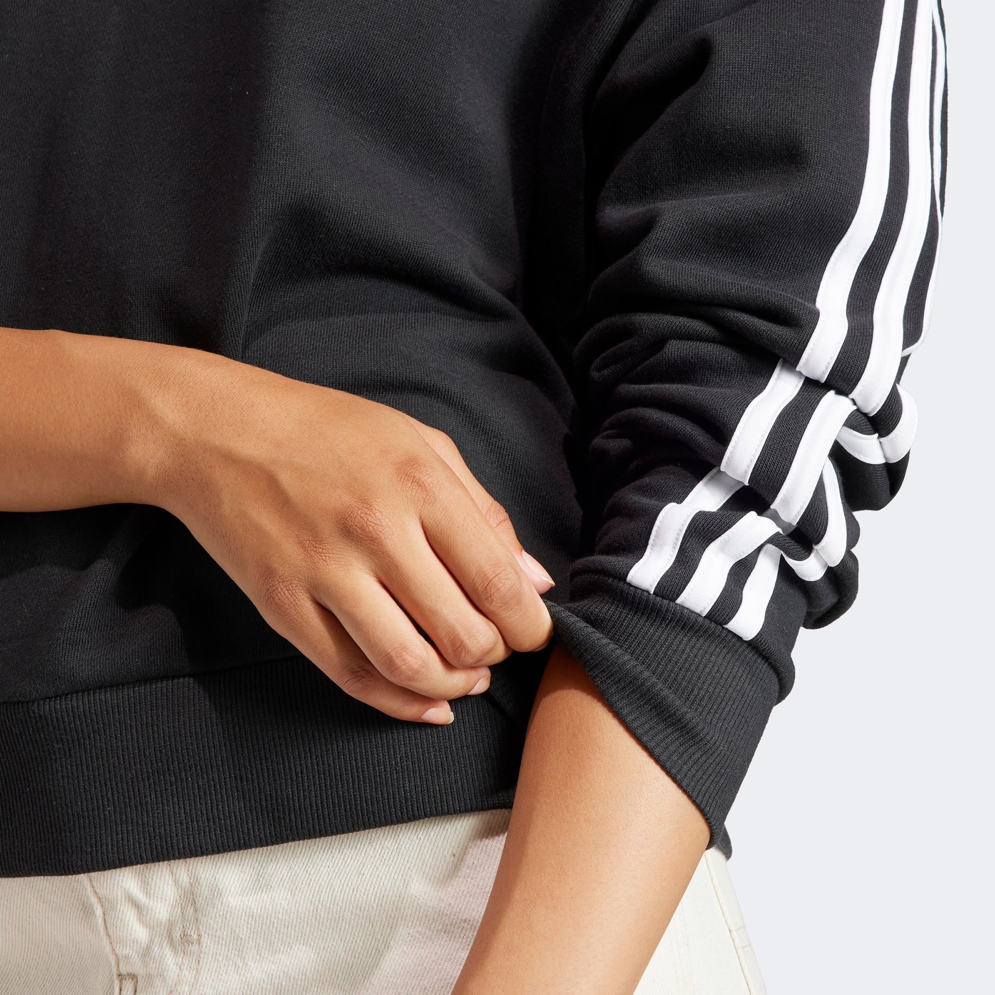 adidas Essentials 3 Stripes V-Neck Kadın Siyah Günlük Sweatshirt