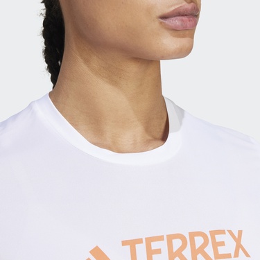  adidas Terrex Multi Endurance Tech Kadın Beyaz Günlük T-Shirt