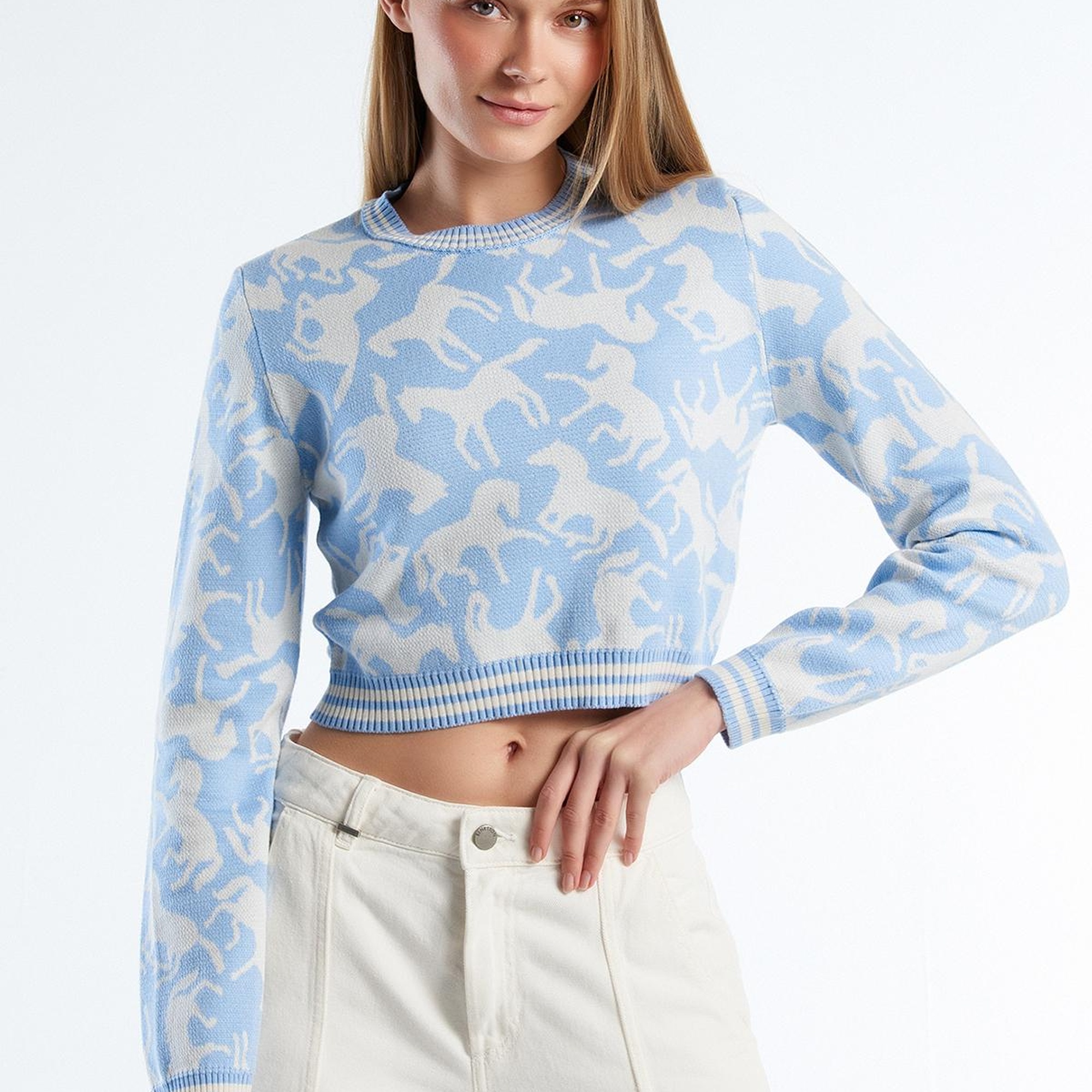 Kadın Açık Mavi %100 Koton At Desenli Crop Kazak