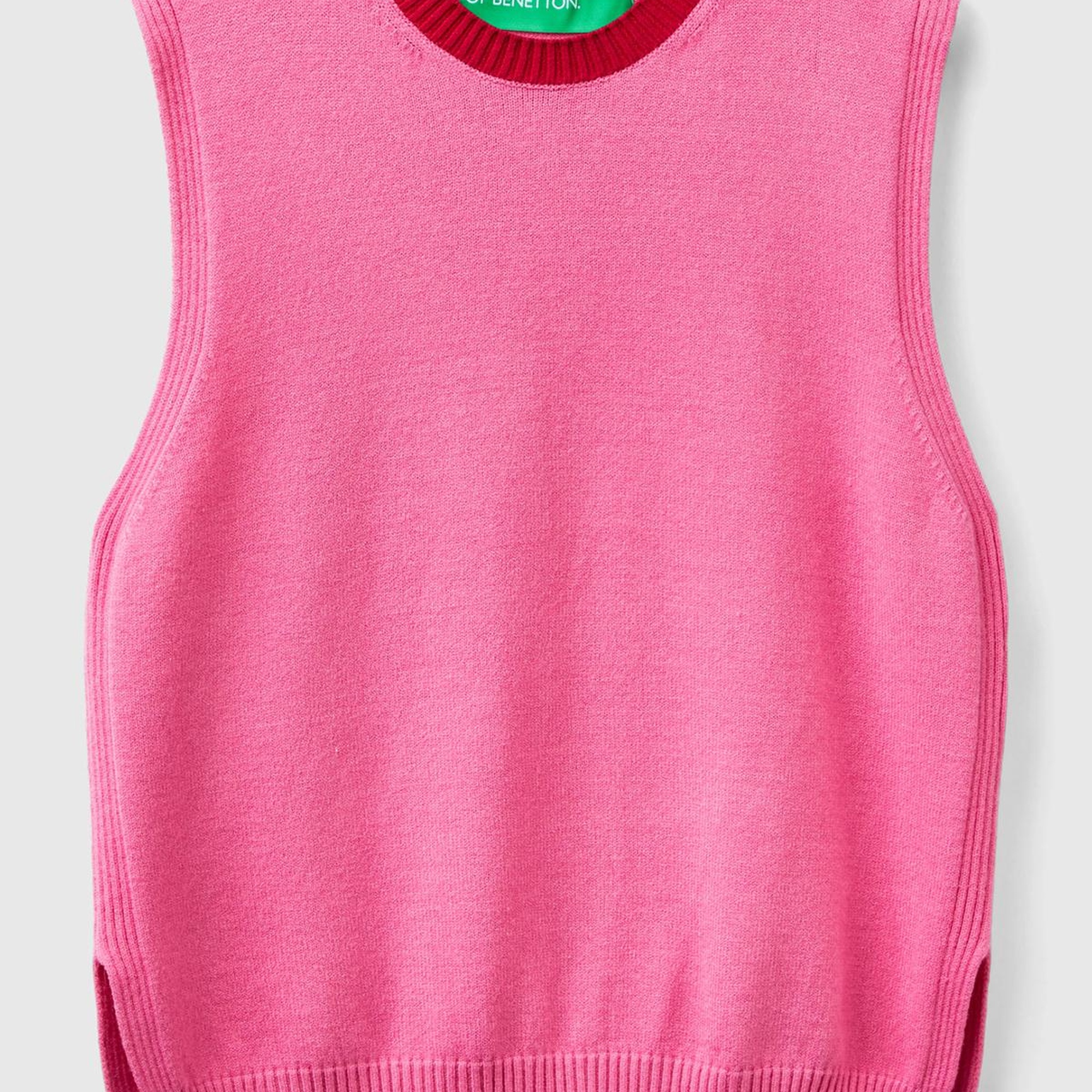 Kadın Pembe Viskoz Karışımlı Yanları Yırtmaçlı Kolsuz Kazak