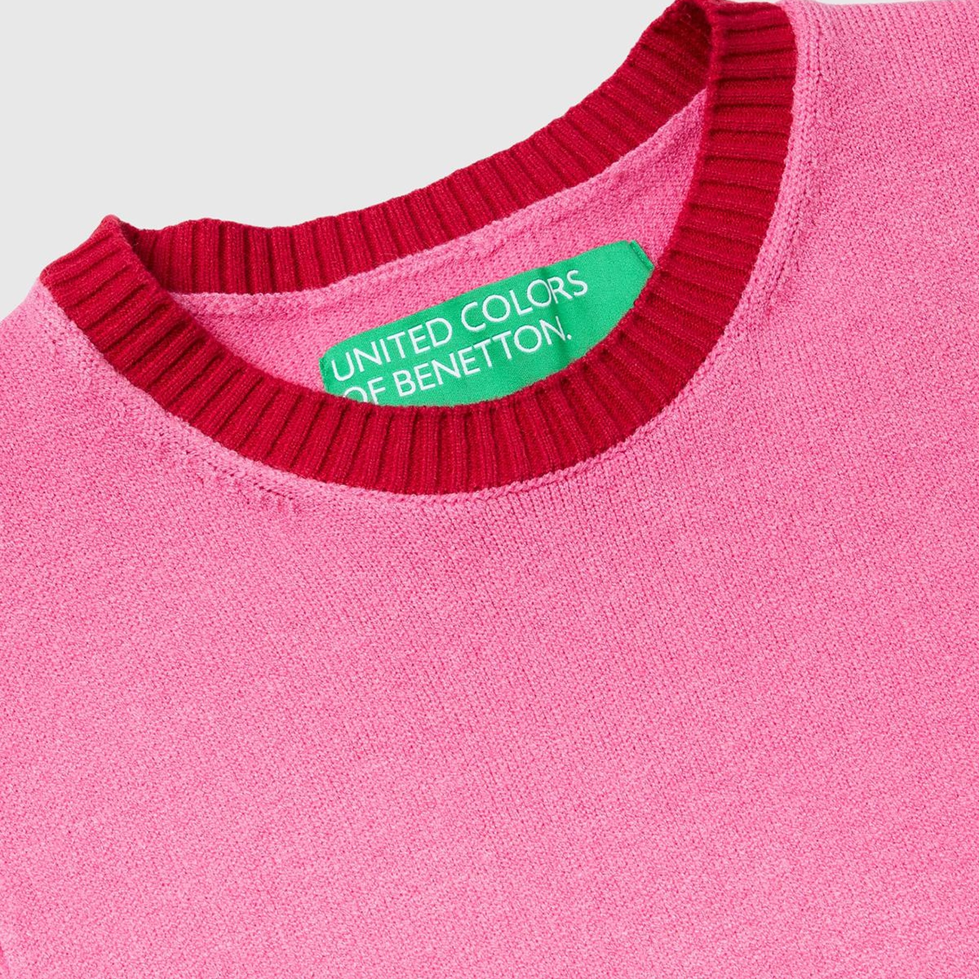 Kadın Pembe Viskoz Karışımlı Yanları Yırtmaçlı Kolsuz Kazak