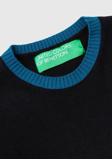  Kadın Siyah Viskoz Karışımlı Yanları Yırtmaçlı Kolsuz Kazak