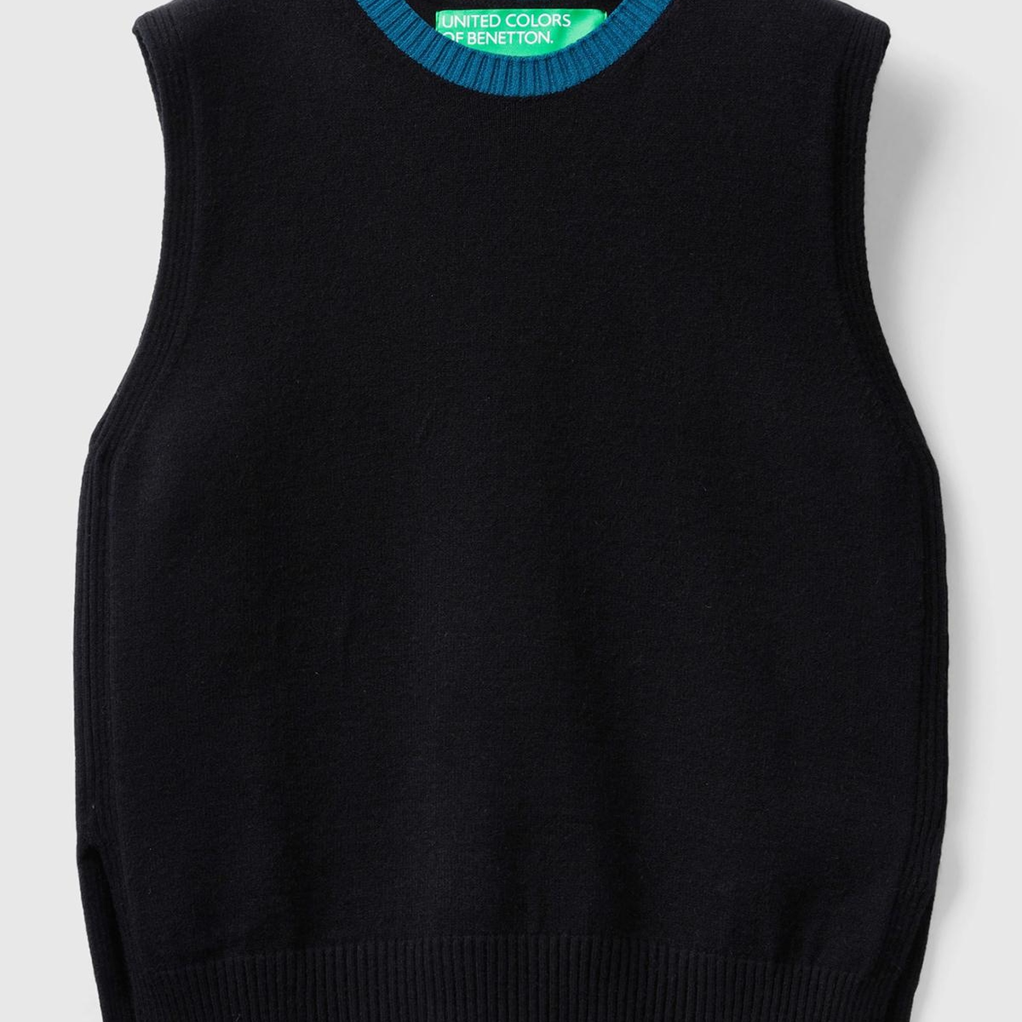 Kadın Siyah Viskoz Karışımlı Yanları Yırtmaçlı Kolsuz Kazak