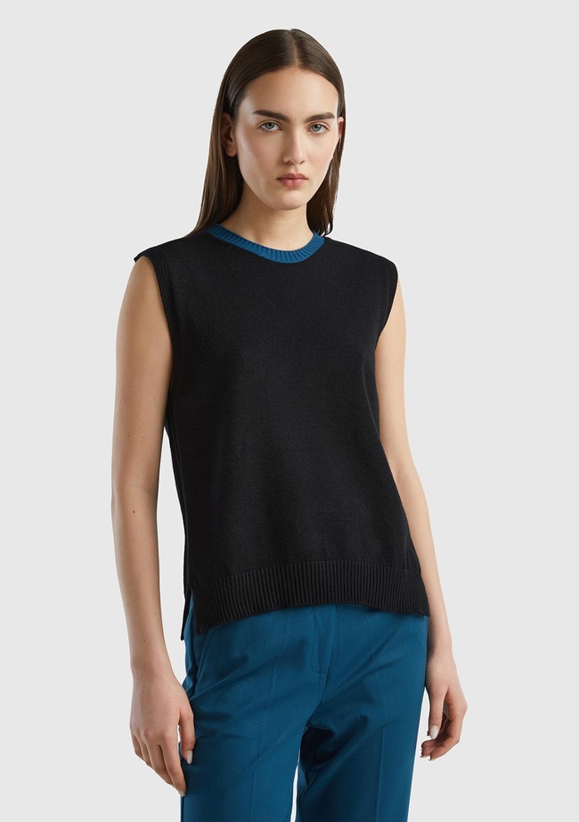  Kadın Siyah Viskoz Karışımlı Yanları Yırtmaçlı Kolsuz Kazak