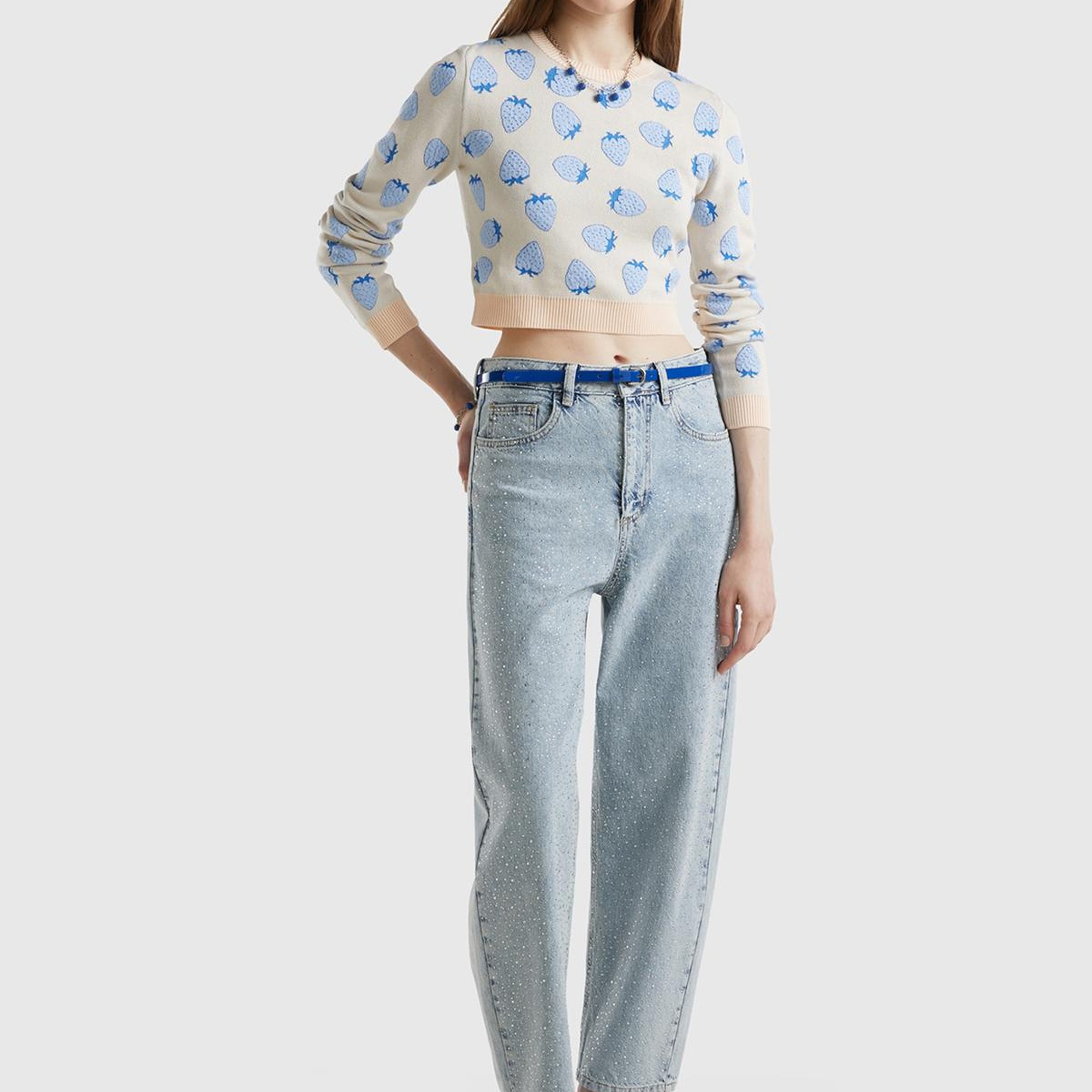 Kadın Krem Pamuk Karışımlı Tamamı 3D Çilek Desenli Bisiklet Yaka Kazak