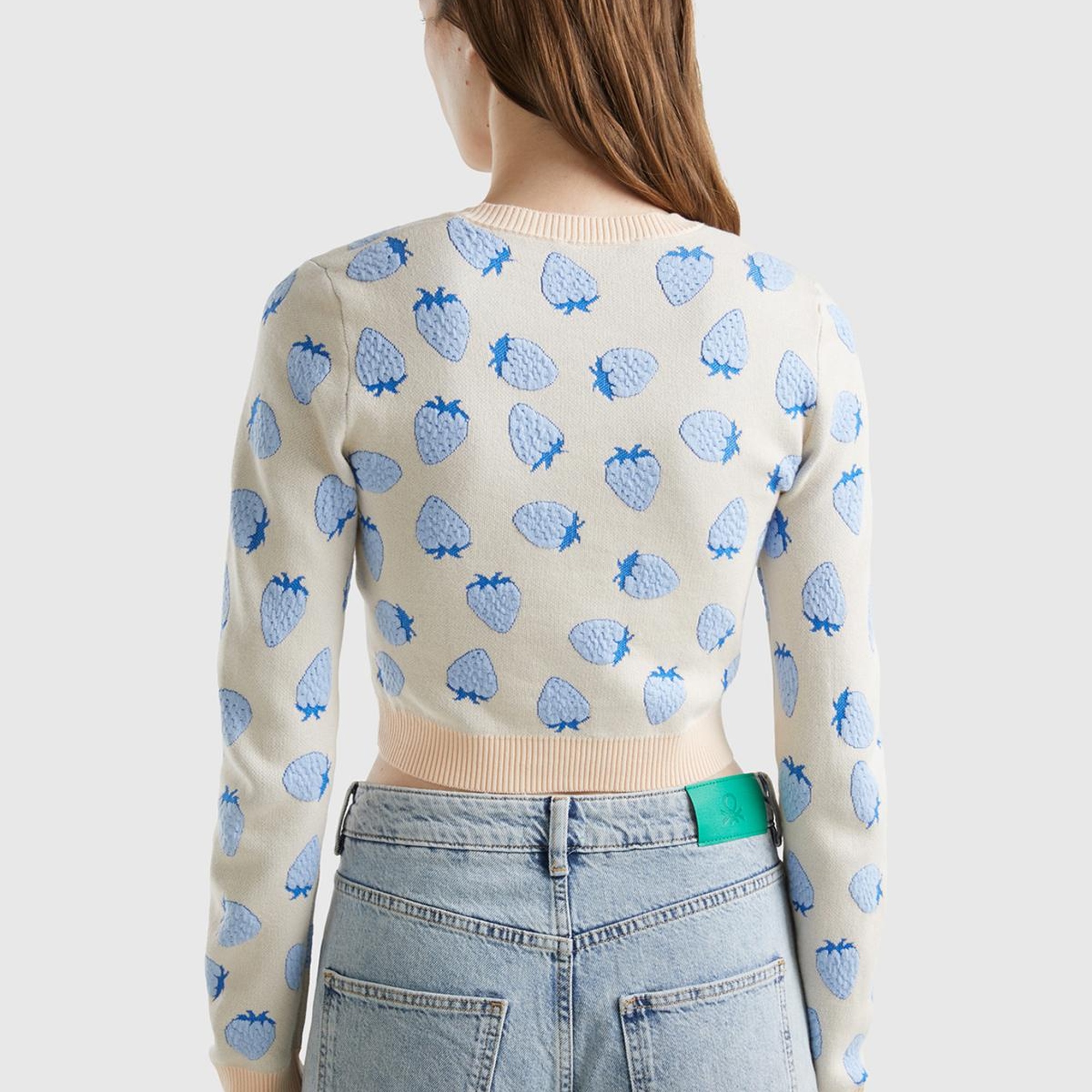 Kadın Krem Pamuk Karışımlı Tamamı 3D Çilek Desenli Bisiklet Yaka Kazak