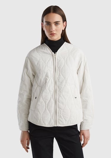  Kadın Krem Fermuarlı Önü Düğmeli Cepli Kapitone Ceket