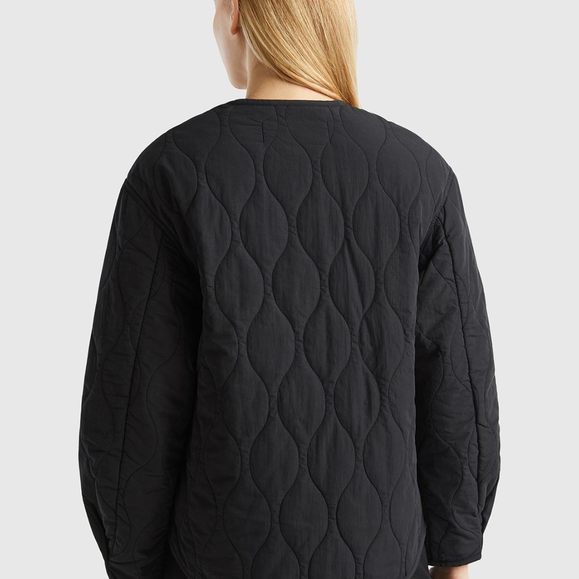 Kadın Siyah Fermuarlı Önü Düğmeli Cepli Kapitone Ceket