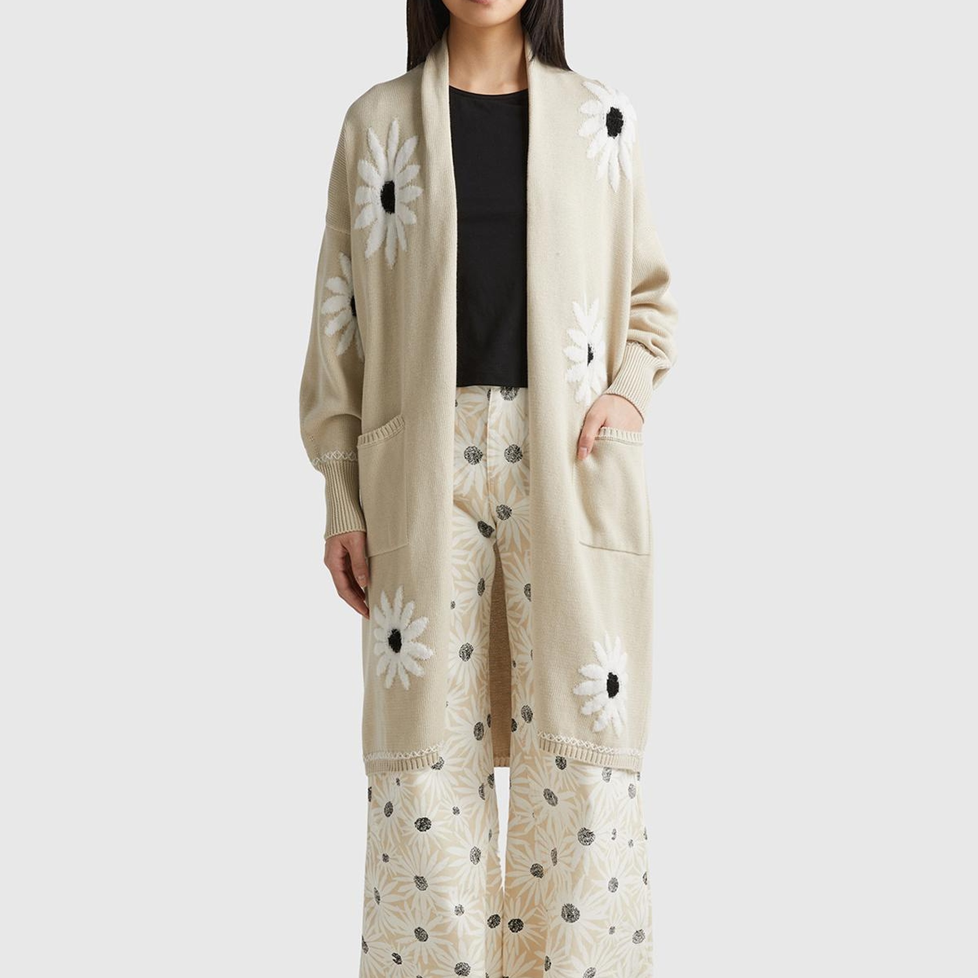 Kadın Bej Pamuk ve Yün Karışımlı Önü Cepli Çiçek Motifli Midi Hırka