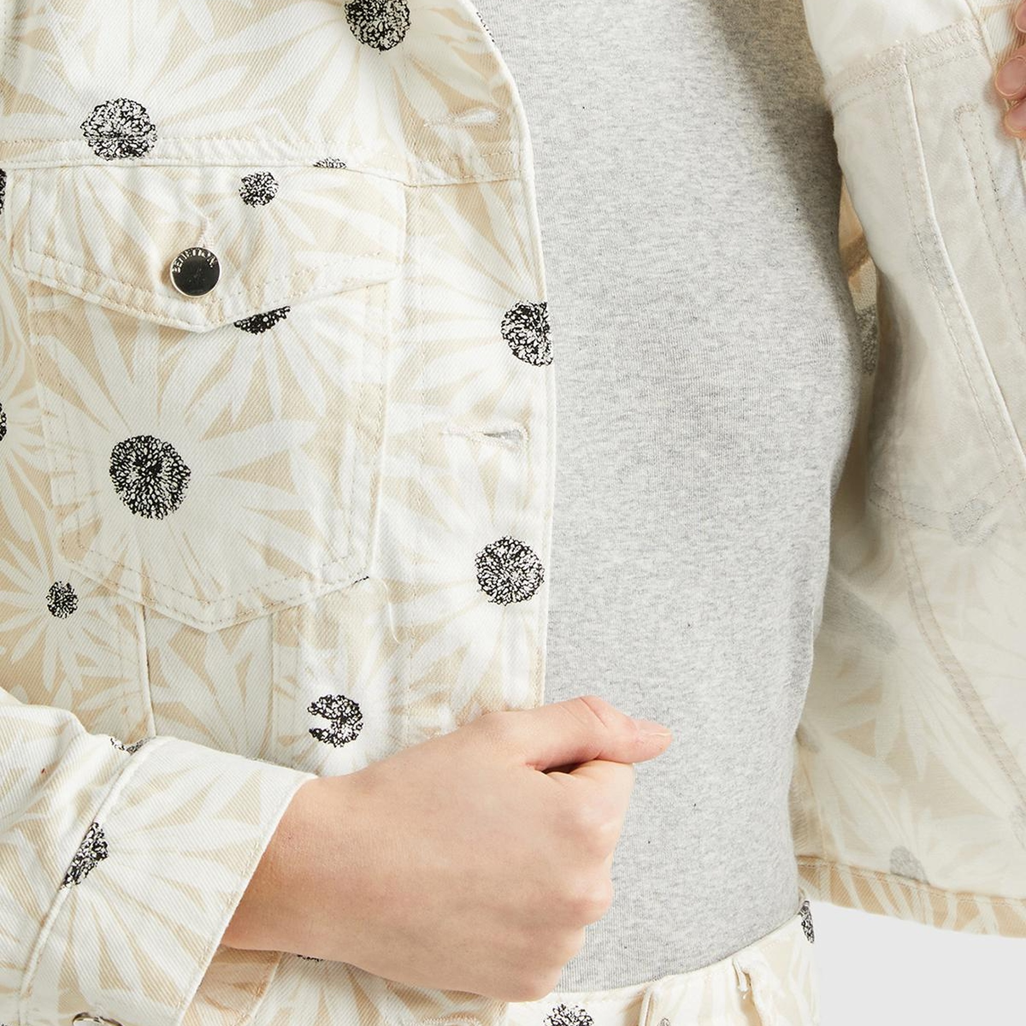 Kadın Krem Çiçek Desenli Denim Ceket