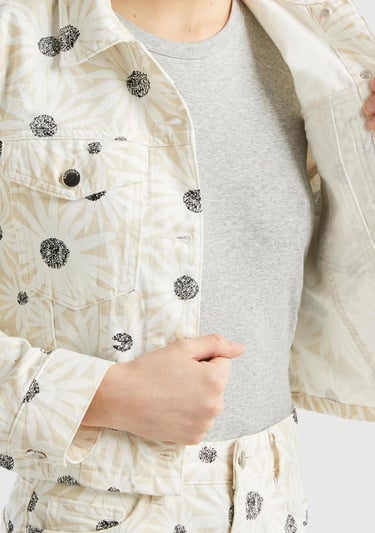  Kadın Krem Çiçek Desenli Denim Ceket