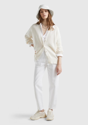  Kadın Krem %100 Pamuk Düğmeli Geniş Kalıp V Yaka Kazak