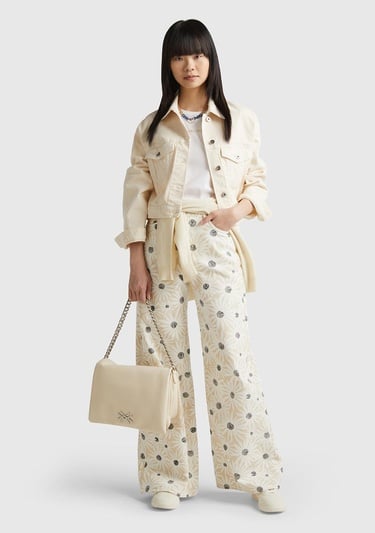  Kadın Krem Streç Pamuklu Arkası Çiçek Motifli Düğmeli Crop Denim Ceket