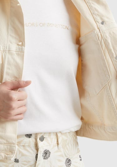  Kadın Krem Streç Pamuklu Arkası Çiçek Motifli Düğmeli Crop Denim Ceket