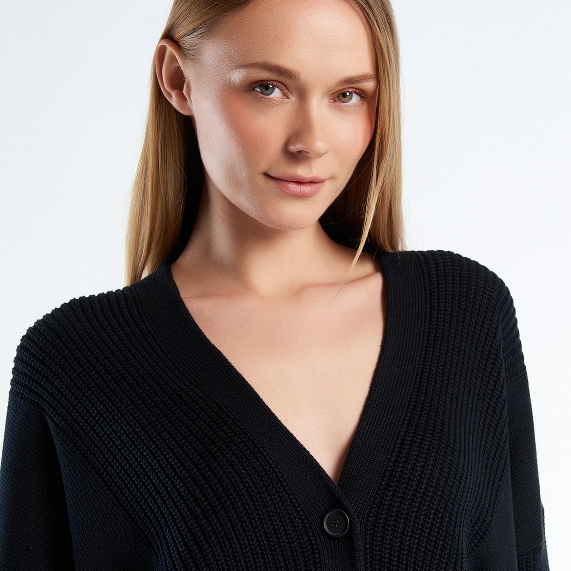 Kadın Siyah %100 Pamuk Düğmeli Geniş Kalıp V Yaka Kazak