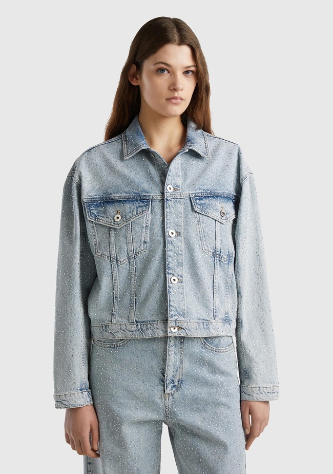  Kadın Açık Mavi %100 Pamuk Tamamı Baskılı Denim Kısa Ceket