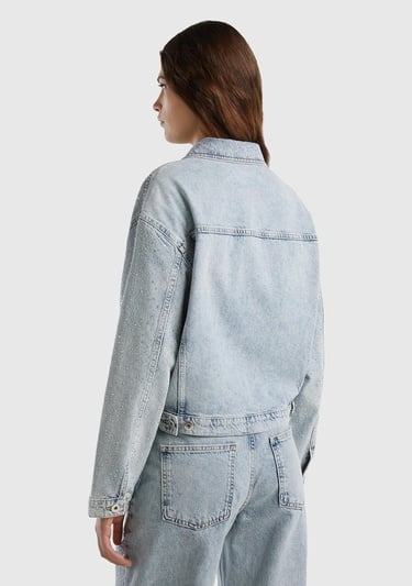  Kadın Açık Mavi %100 Pamuk Tamamı Baskılı Denim Kısa Ceket