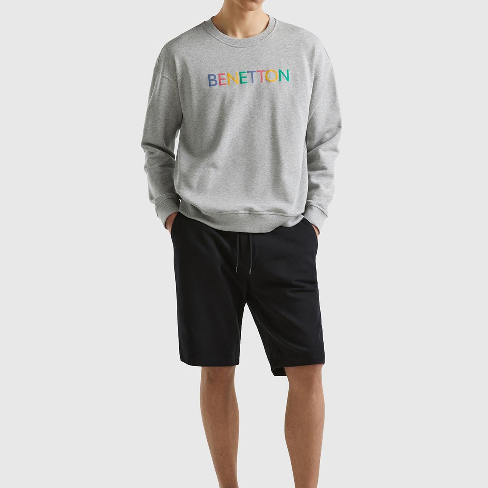 Erkek Siyah %100 Pamuk Logo Detaylı Beli Lastikli Bermuda Şort