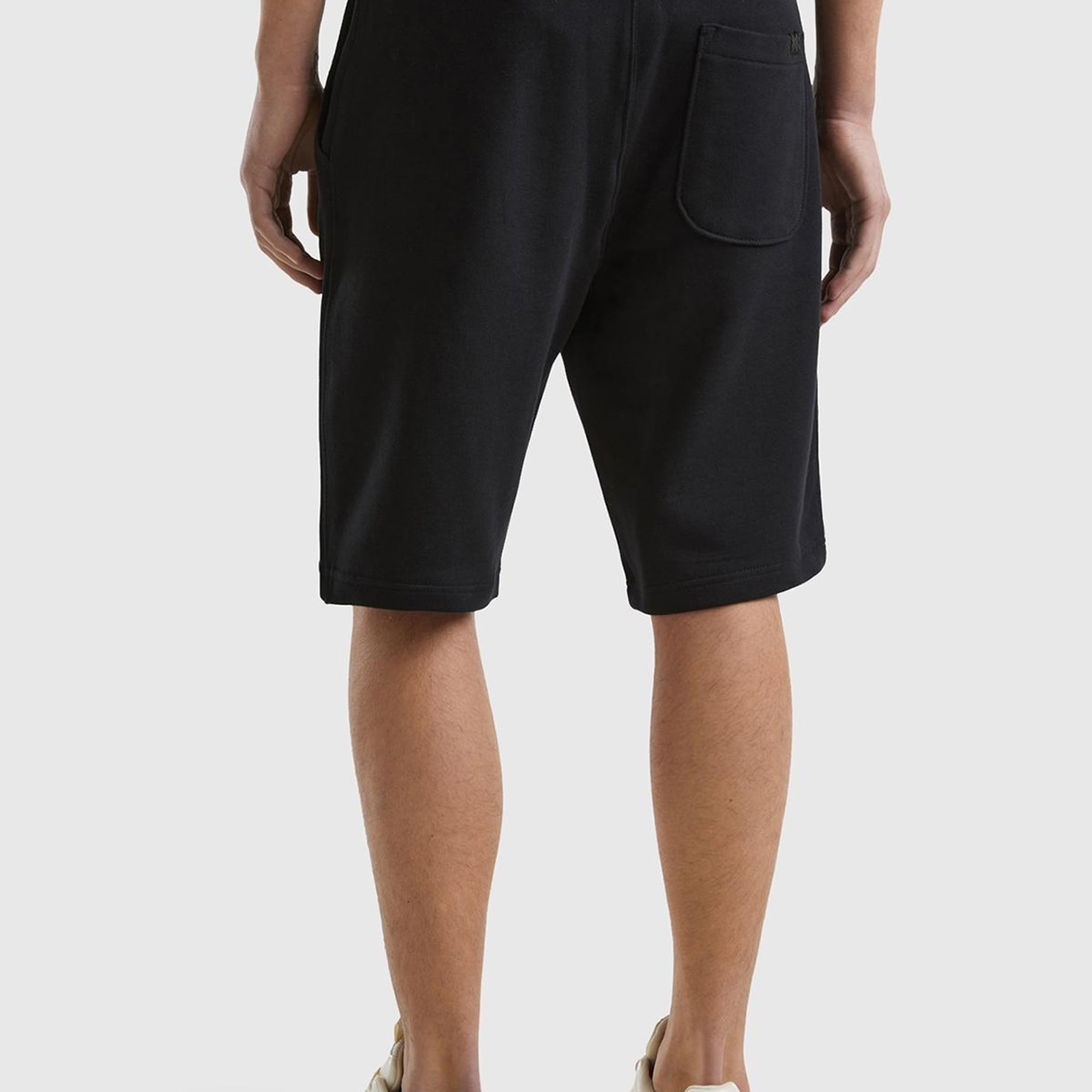 Erkek Siyah %100 Pamuk Logo Detaylı Beli Lastikli Bermuda Şort