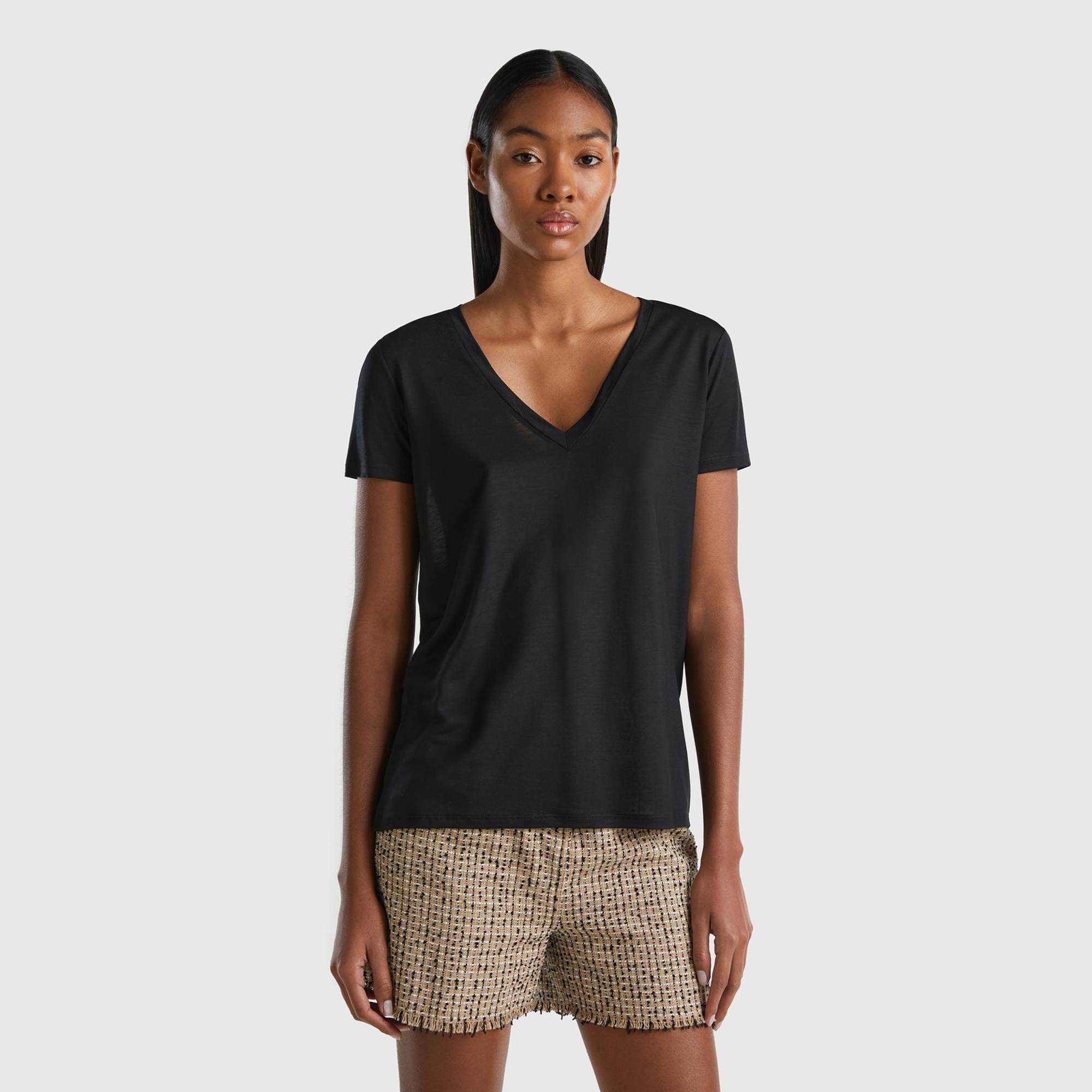 Kadın Siyah %100 Liyosel V Yaka T-Shirt