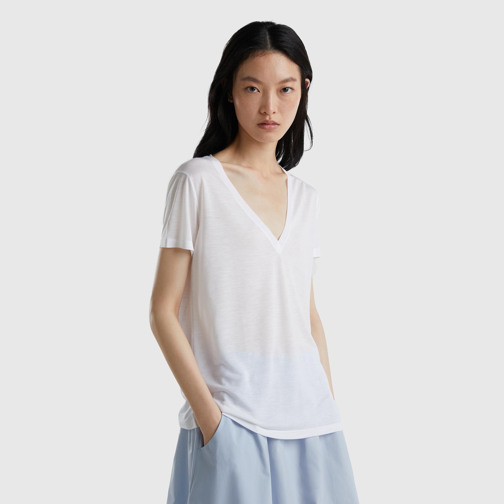 Kadın Beyaz %100 Liyosel V Yaka T-Shirt